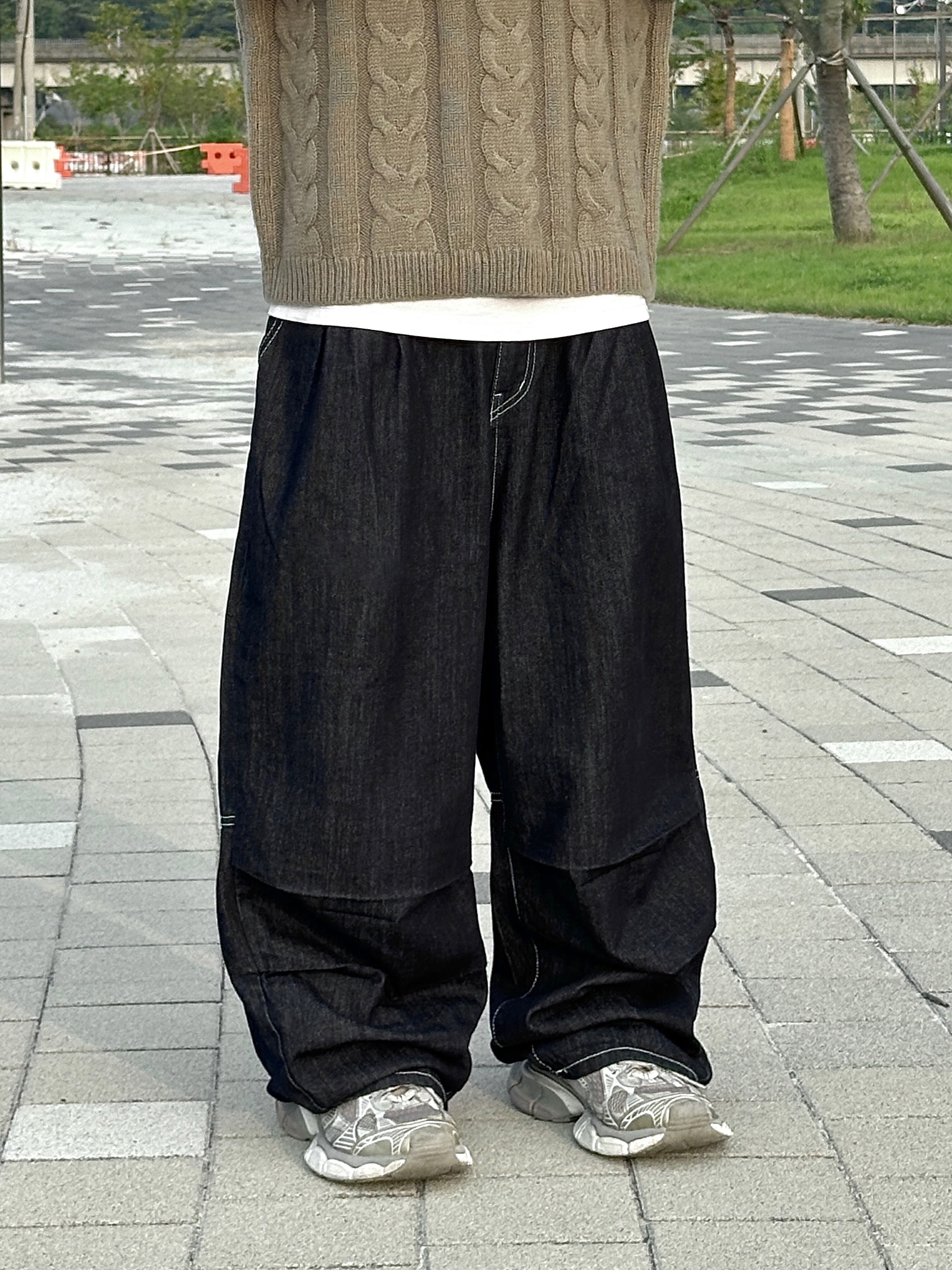 Balenciaga 3XL Sneakers Light Beige 착용 스타일 - 4