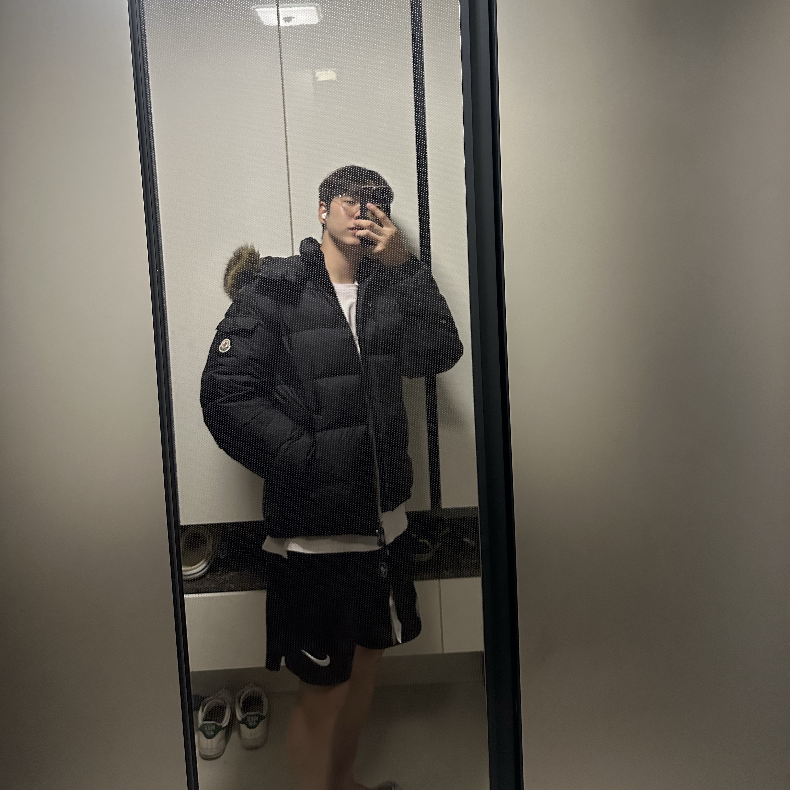 Moncler Mayaf Short Down Jacket Black - 24FW 착용 스타일