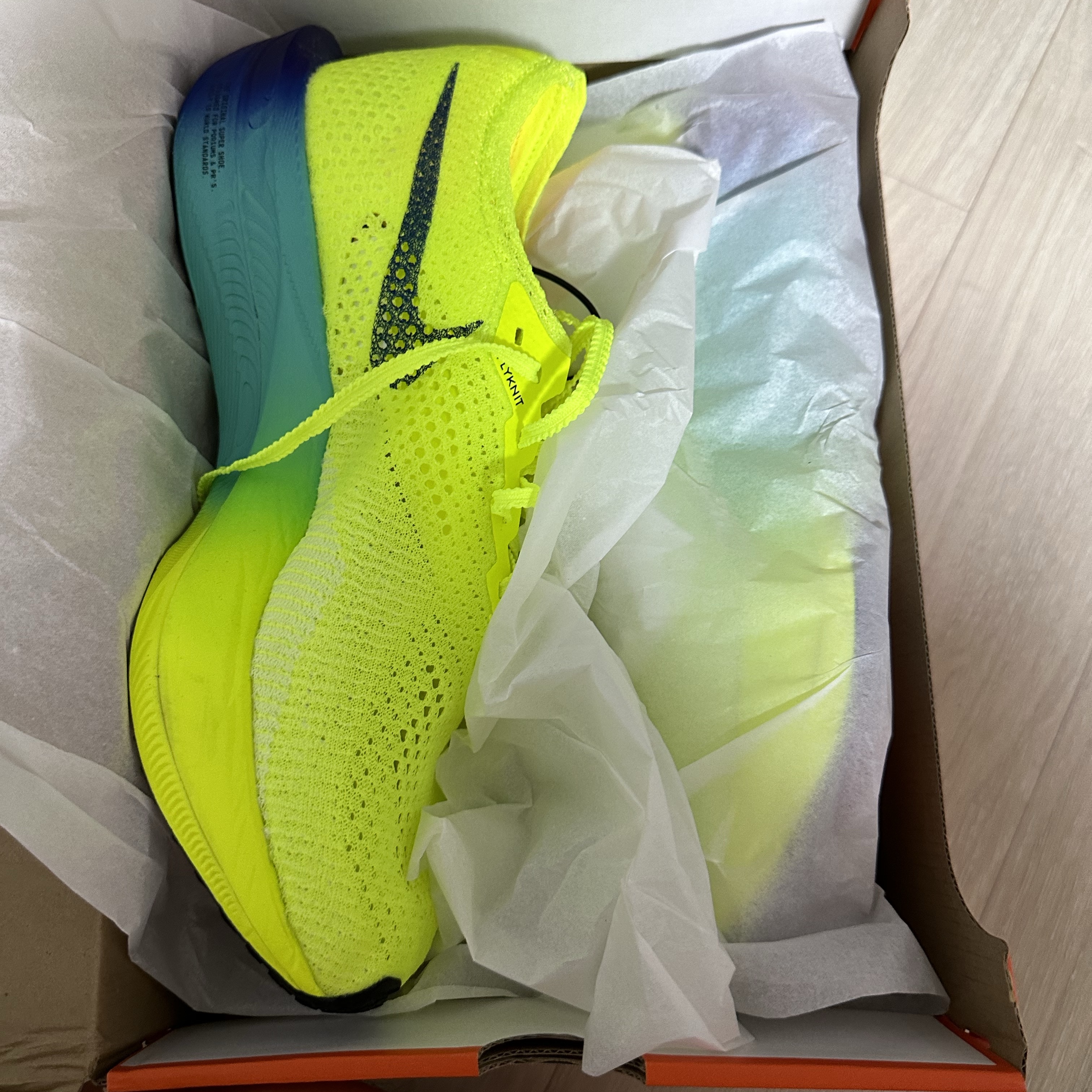 Nike ZoomX Vaporfly Next% 3 Volt Scream Green 착용 스타일 - 2