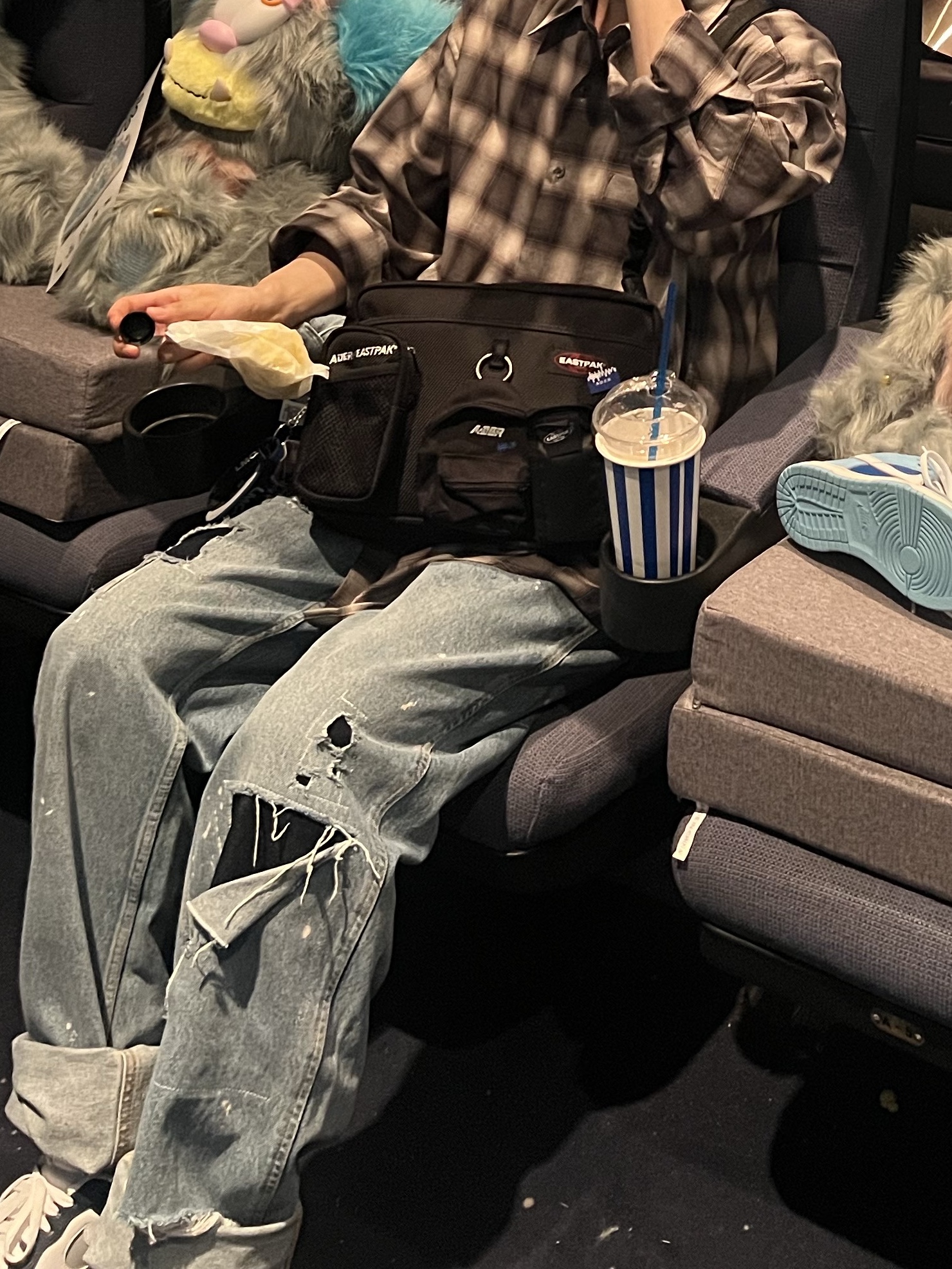 Ader Error x Eastpak Shoulder Bag Black, Zara x Ader Error Patchwork Jeans Blue 착용 스타일