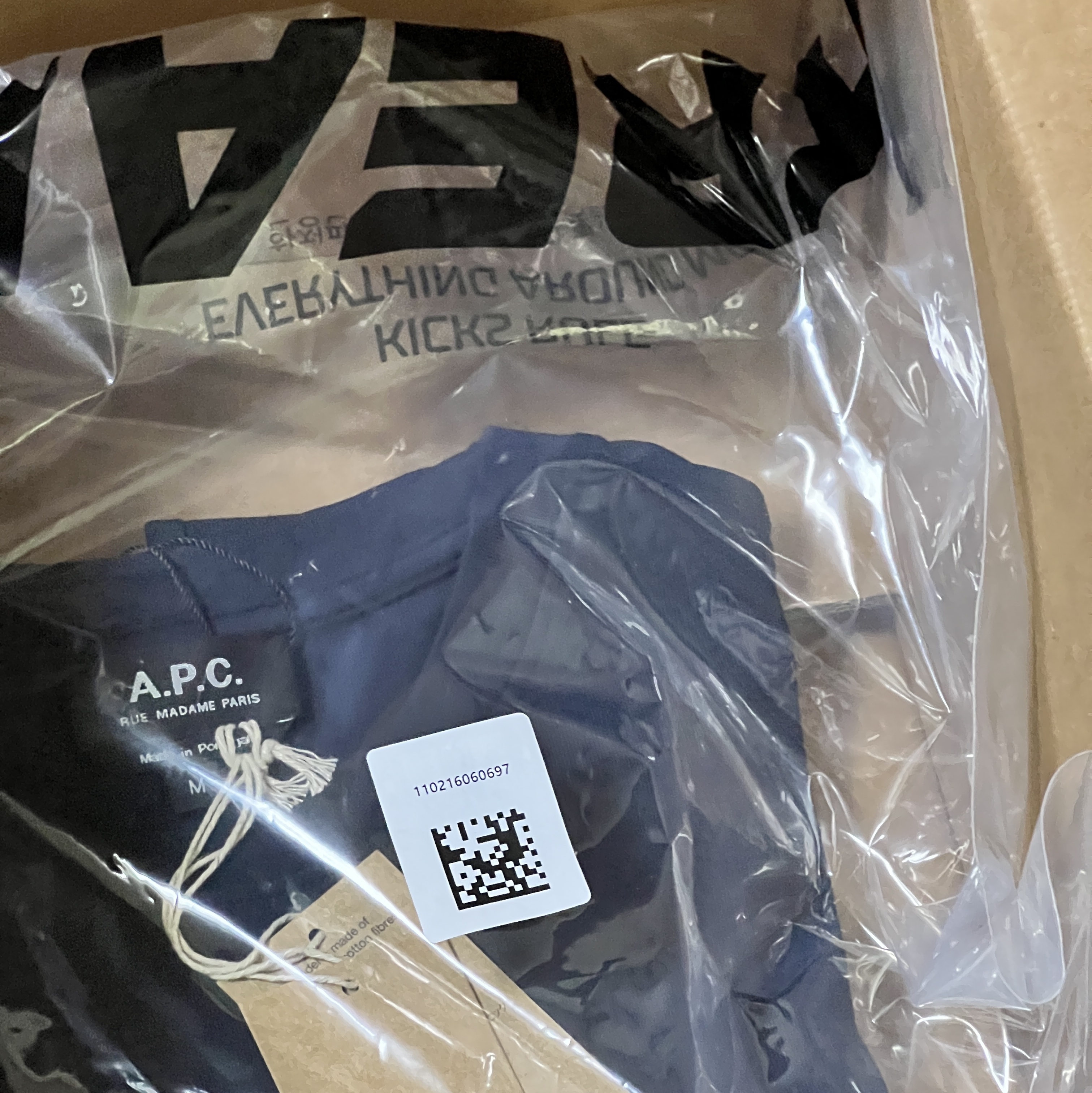 A.P.C. Raymond T-Shirt Dark Navy 착용 스타일