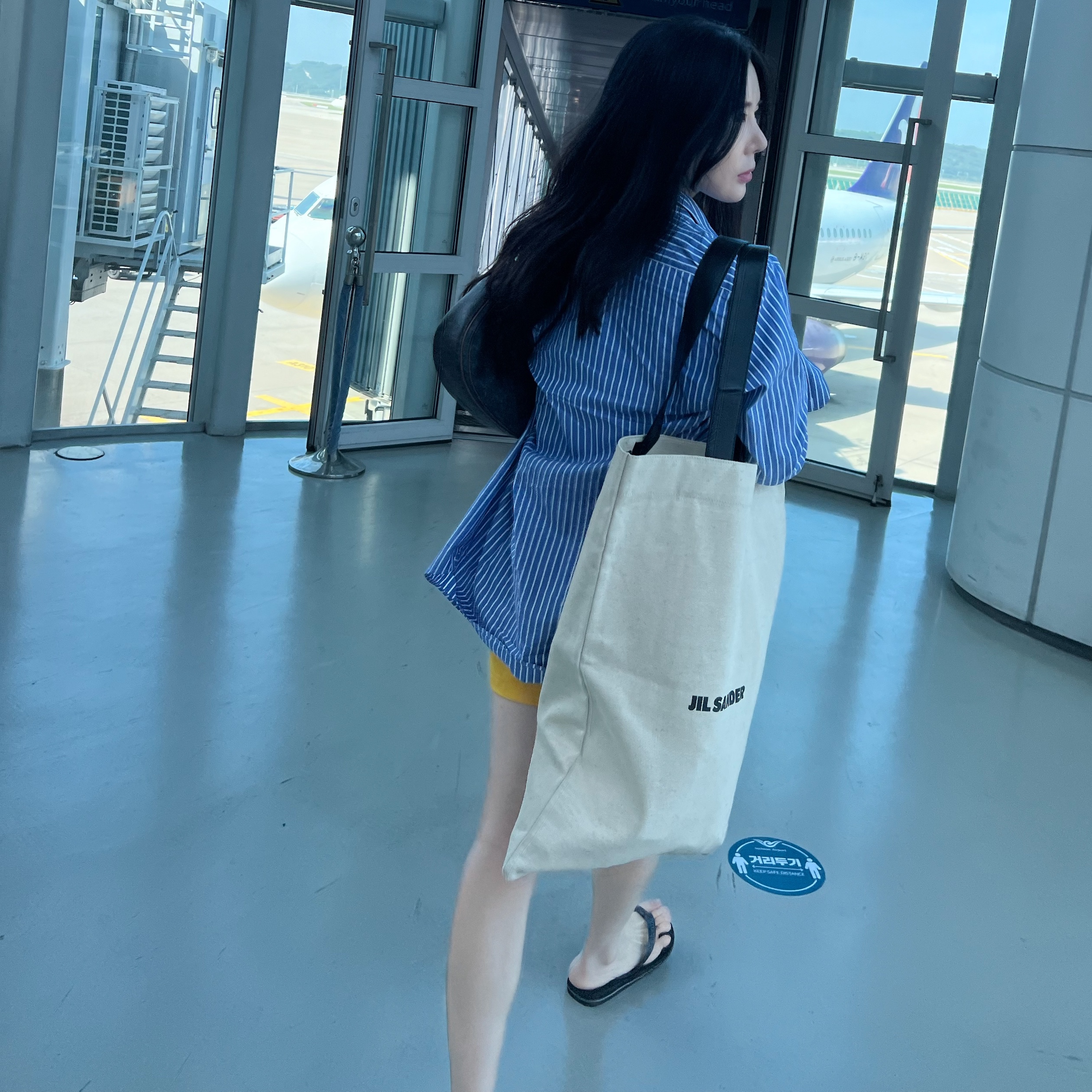 (W) Adidas Firebird Shorts Bold Gold - KR Sizing, Jil Sander Canvas Tote Bag Ecru Black 착용 스타일