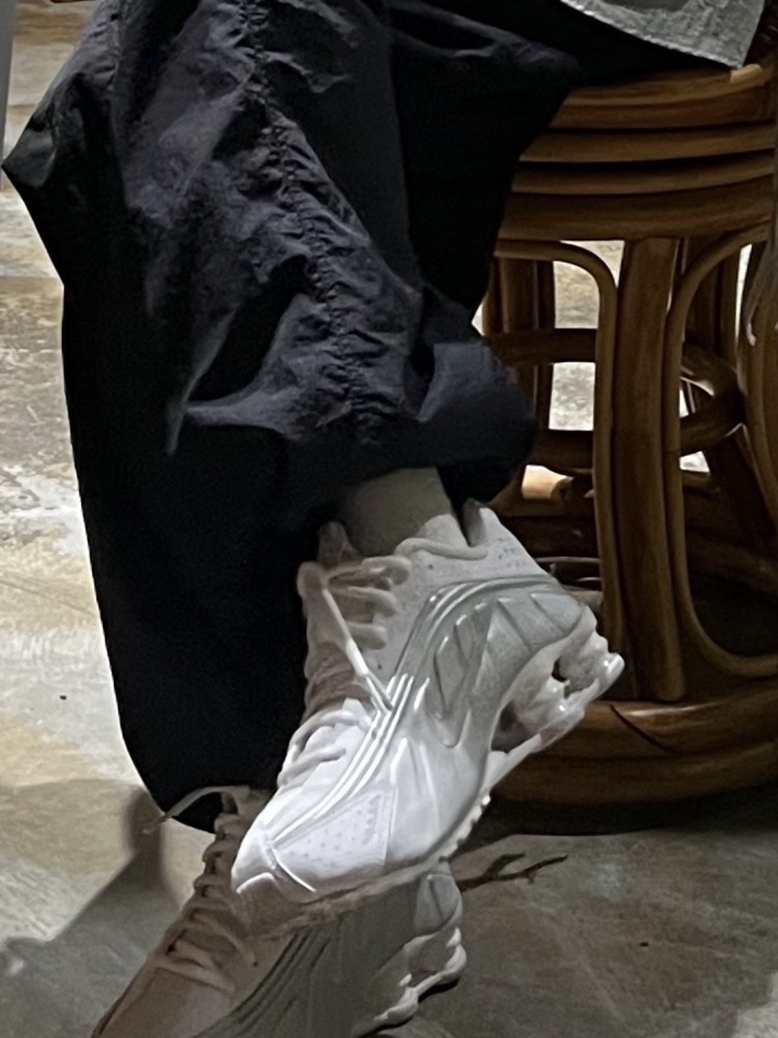 (W) Nike Shox R4 White Metallic Silver 착용 스타일 - 1