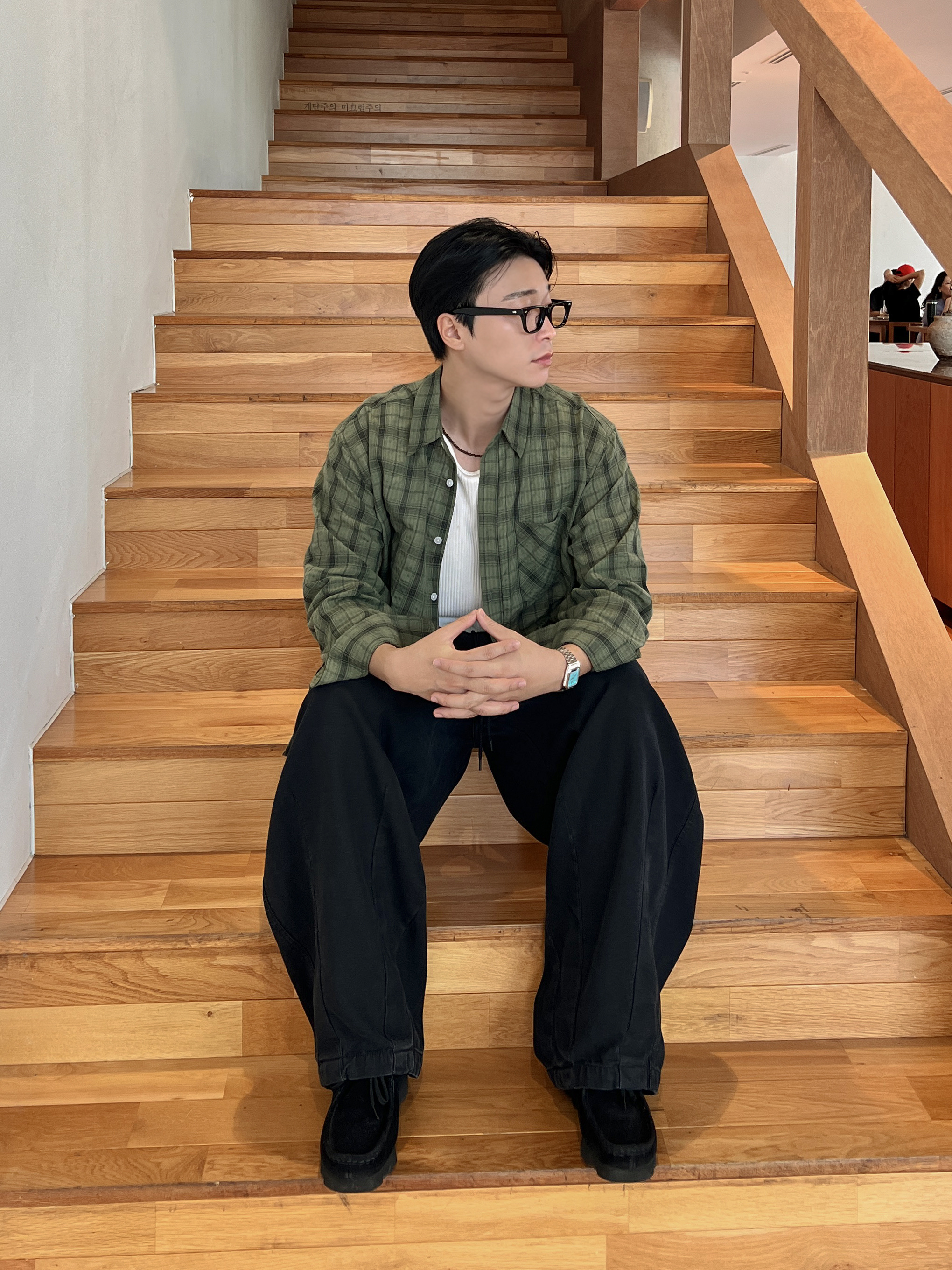 Clarks Wallabee Black Suede, Clarks Wallabee Gore-Tex Black Suede 착용 스타일 - 2