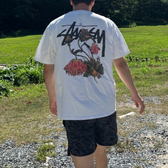 Stussy Withered Flower T-Shirt White 착용 스타일