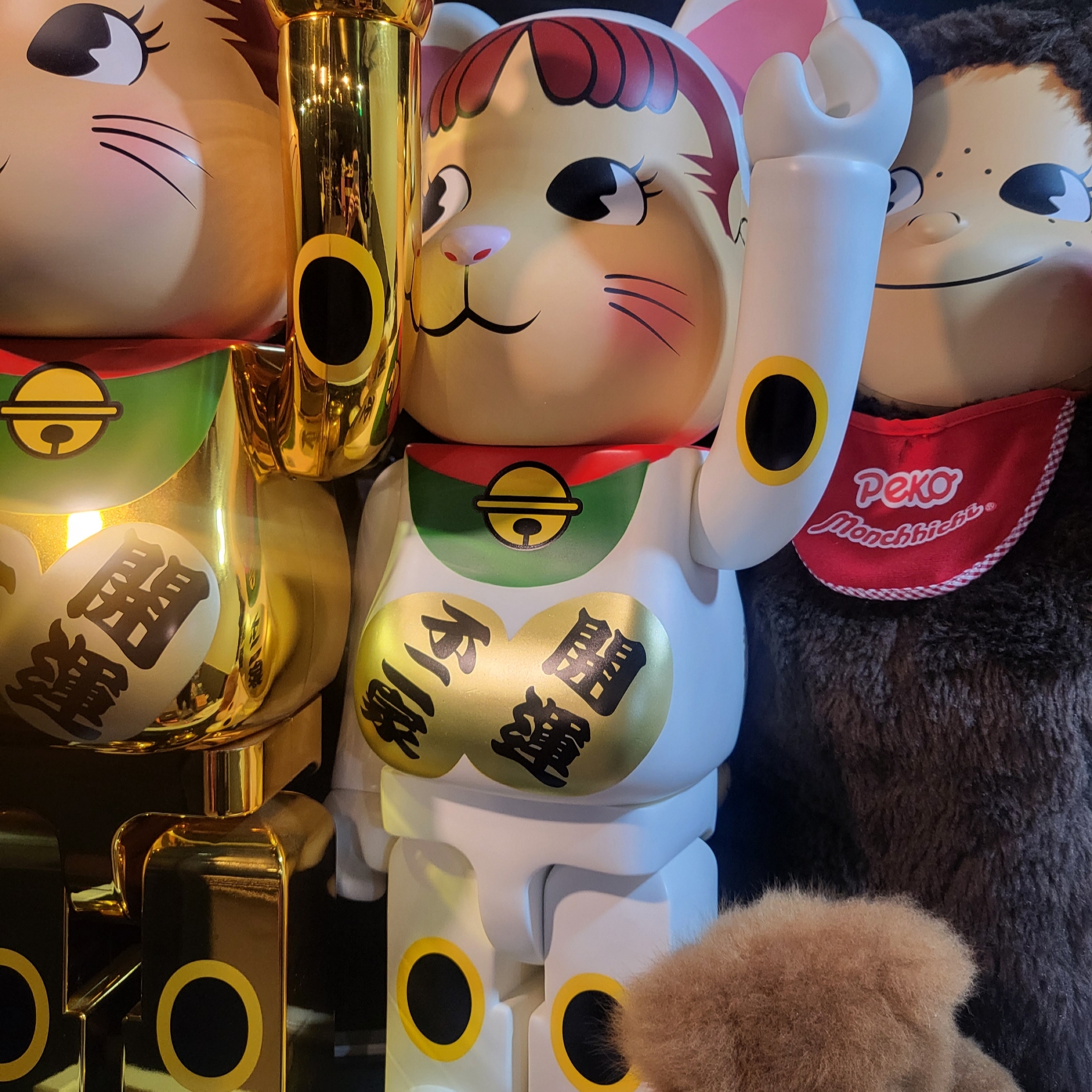 Bearbrick Maneki Neko Peko-Chan 1000% 착용 스타일