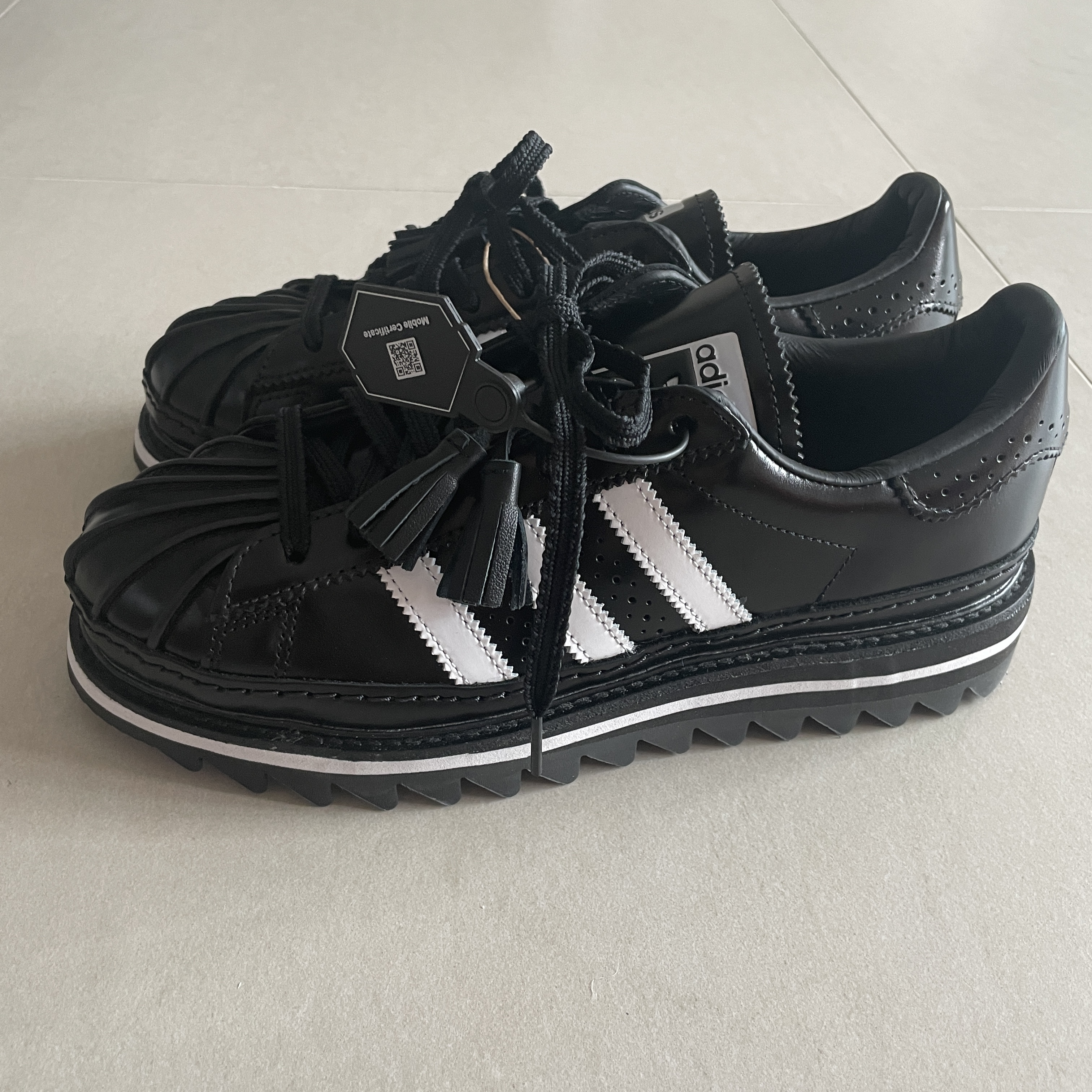 Adidas x Clot Superstar Core Black Cloud White 착용 스타일