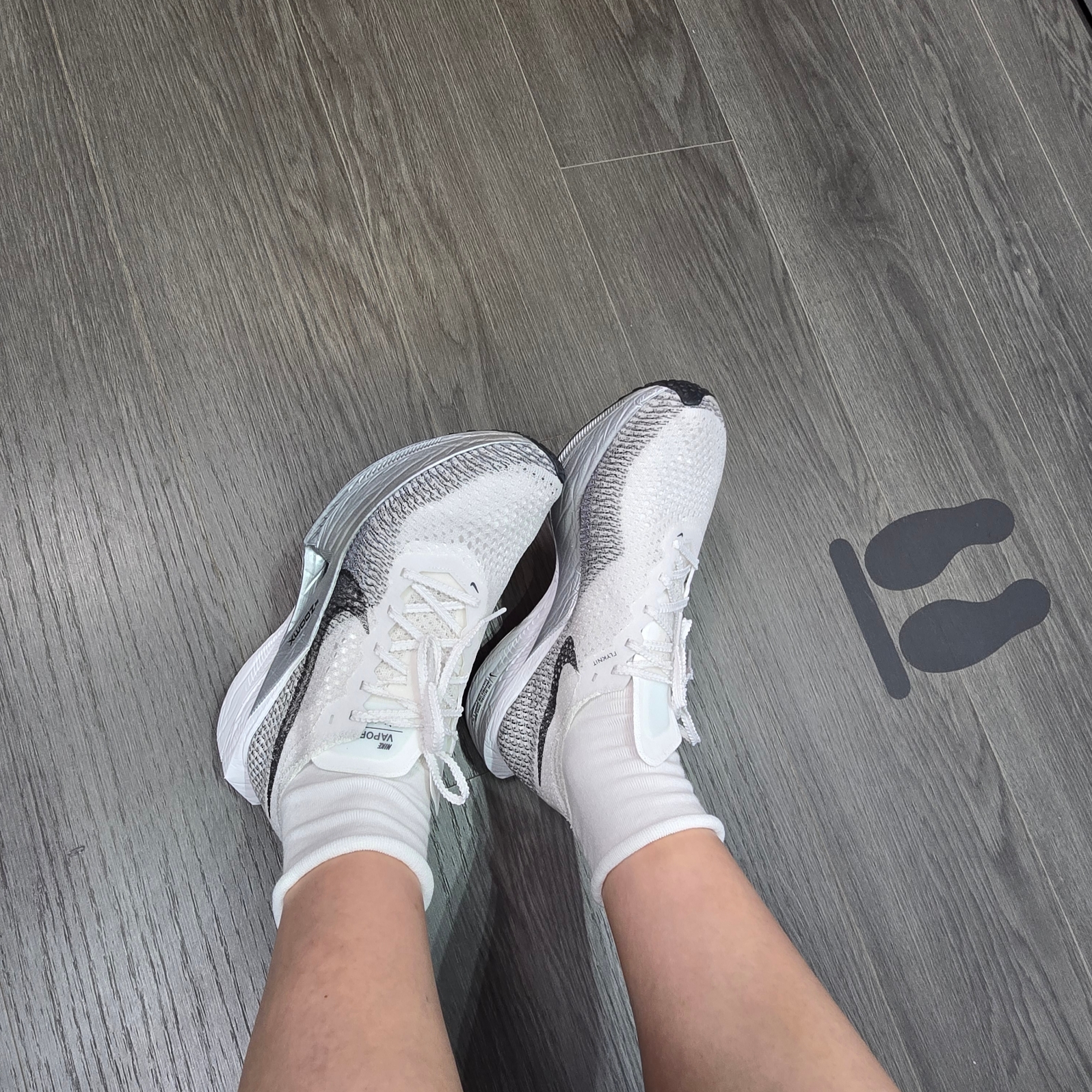 Nike ZoomX Vaporfly Next% 3 White Grey 착용 스타일 - 1