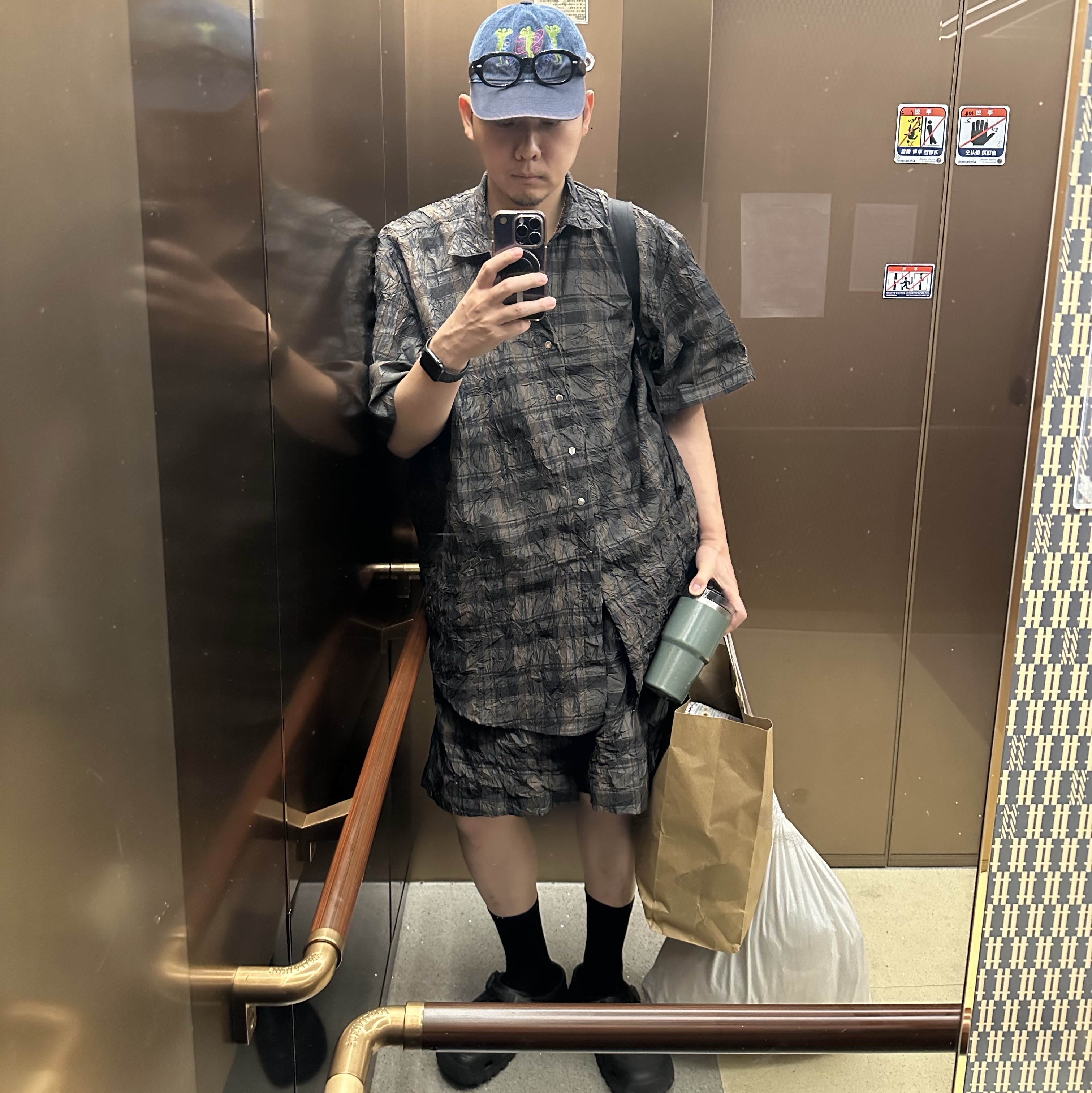 Typing Mistake Indigo Dusty Navy 80-90’s Vntg Cap (1990’s 3 Muscular Graphic Parody), Crocs Offroad Sport Clog Black 착용 스타일