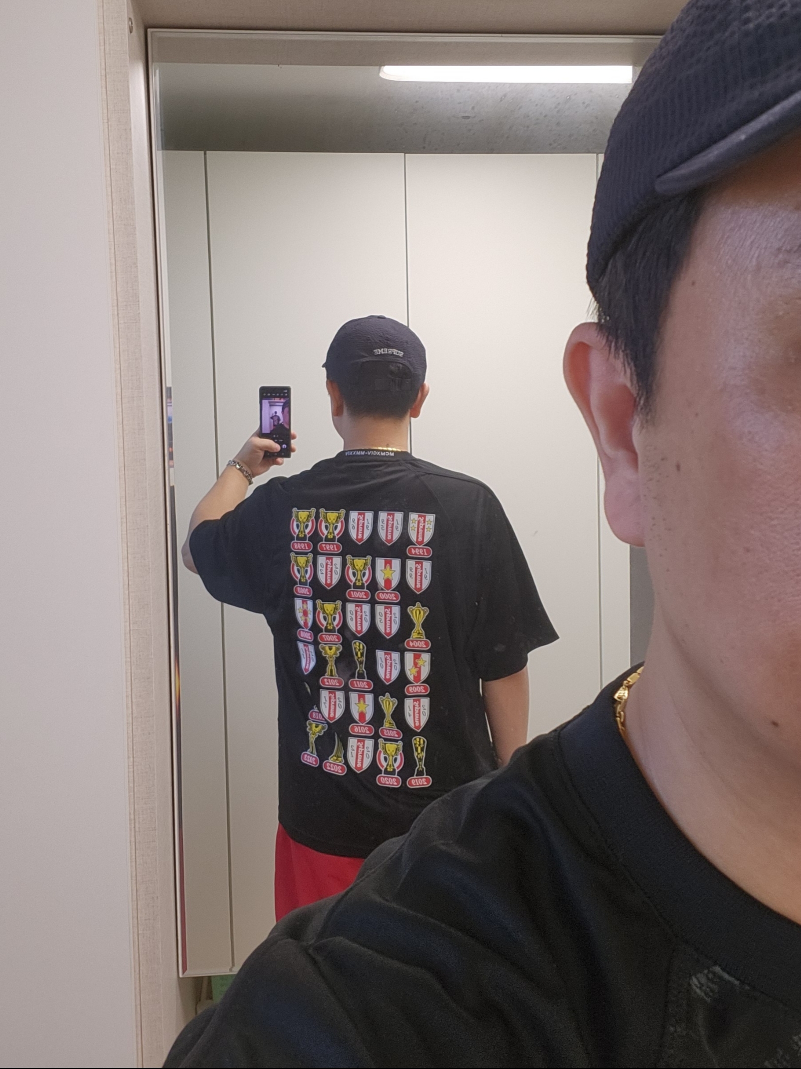 Supreme Jacquard Soccer Jersey Black - 24SS, Supreme S Logo Track Pants Black - 24FW 착용 스타일 - 2