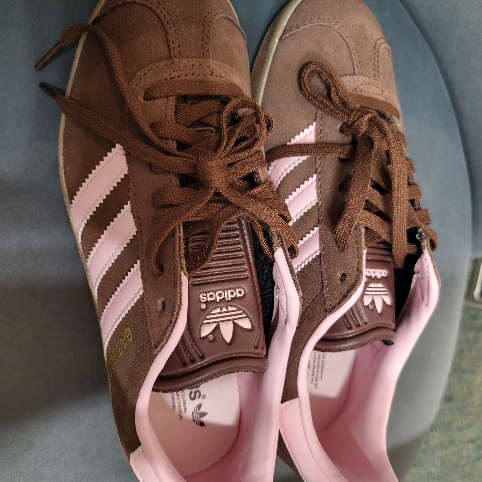 Adidas Gazelle Auburn Clear Pink 착용 스타일