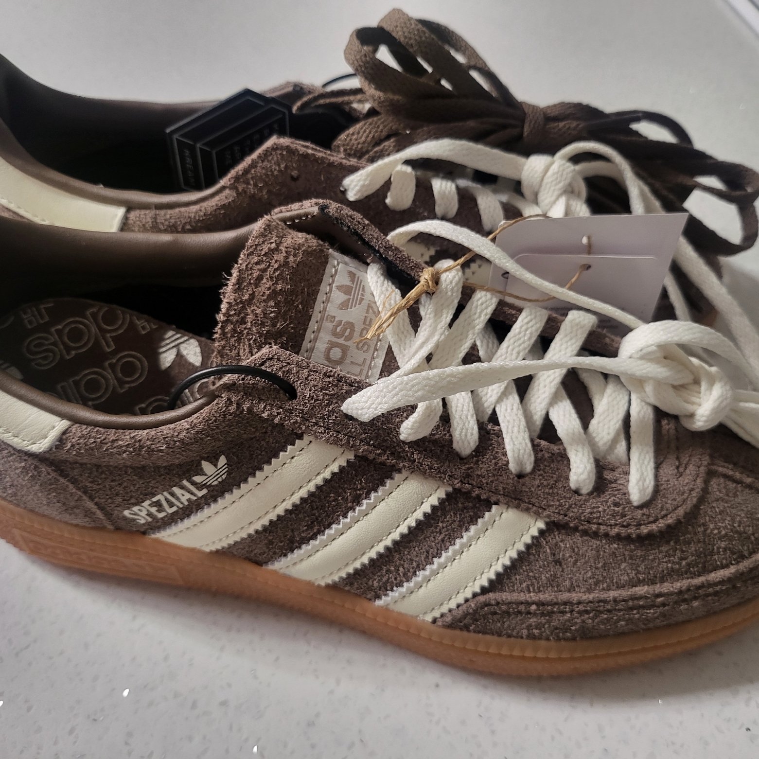 (W) Adidas Spezial Handball Earth Strata Off White 착용 스타일 - 1