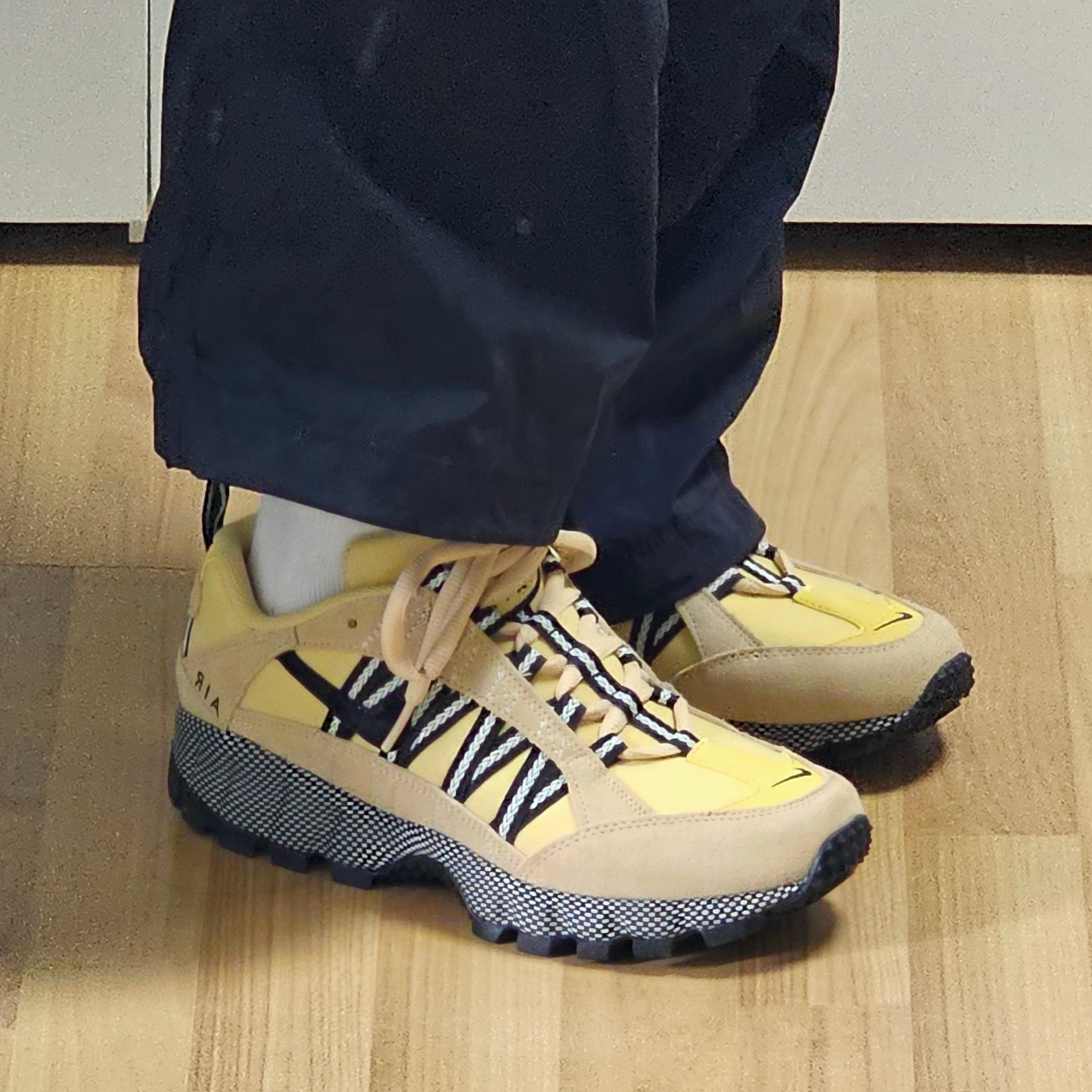 (W) Nike Air Humara Sesame Saturn Gold 착용 스타일