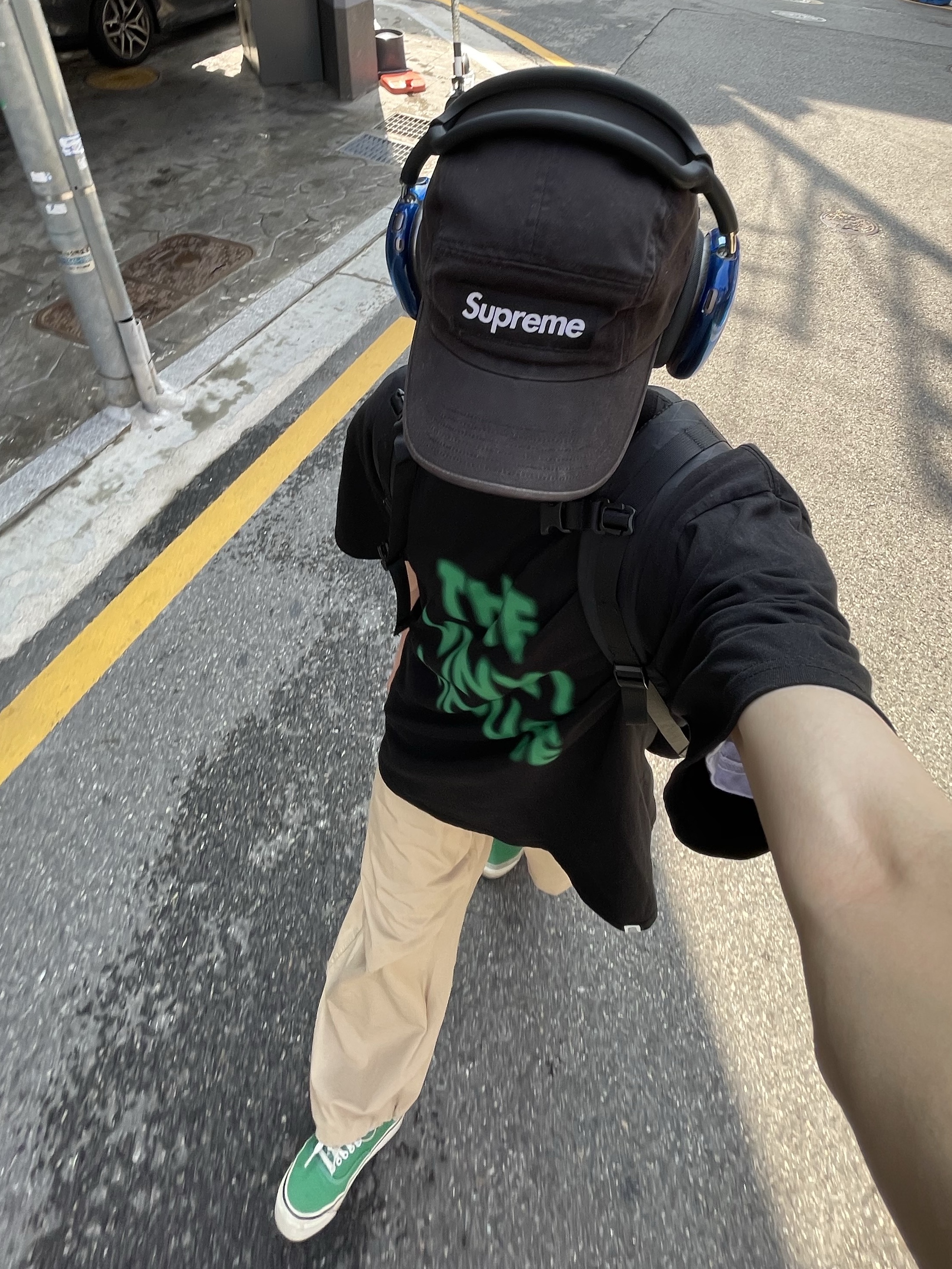 Vans Authentic 44 DX Anaheim Factory Emerald Green, Thevinylhouse Spray Logo T-Shirt Black 착용 스타일 - 3