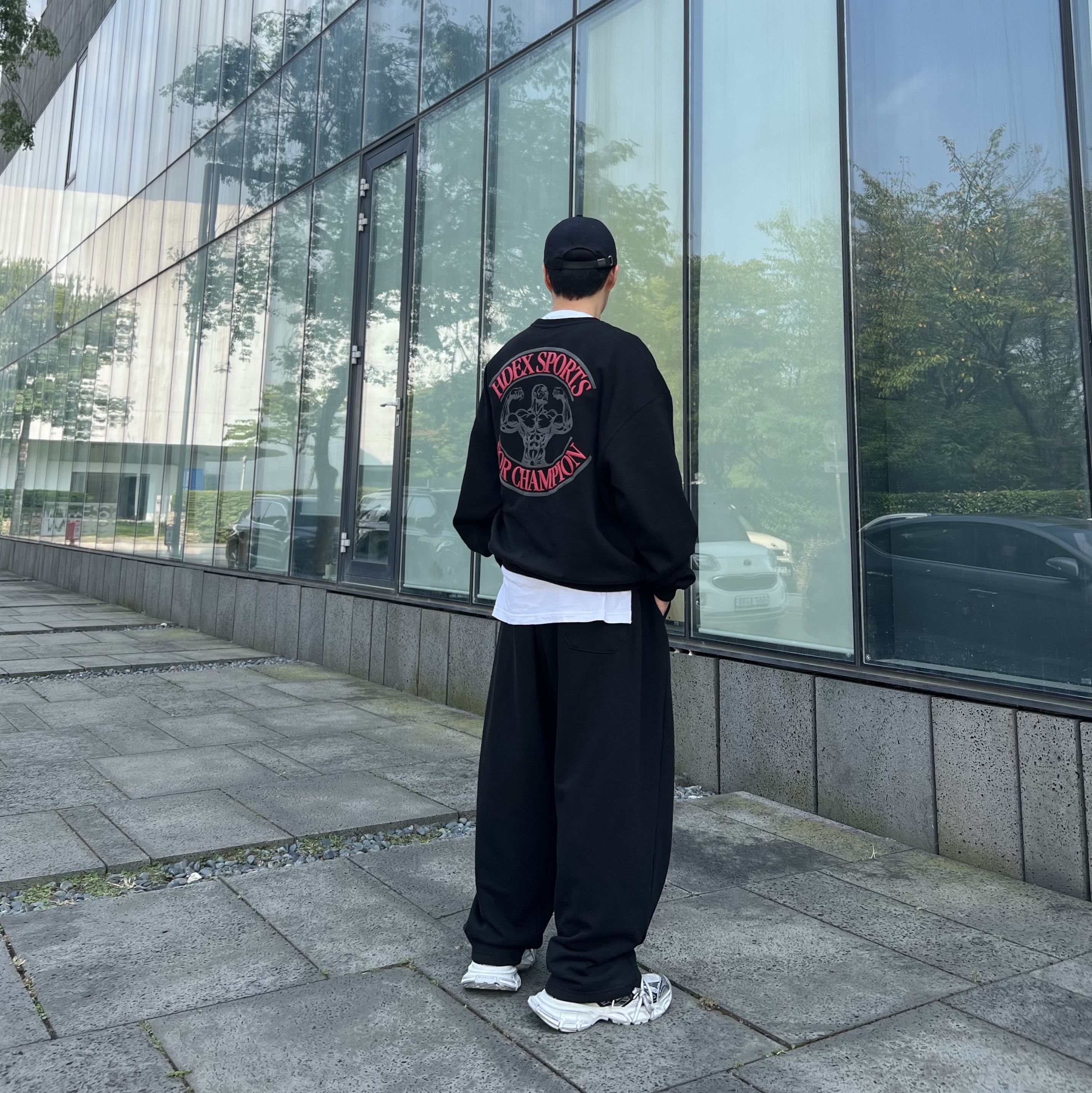 Balenciaga 3XL Sneakers White Black 착용 스타일