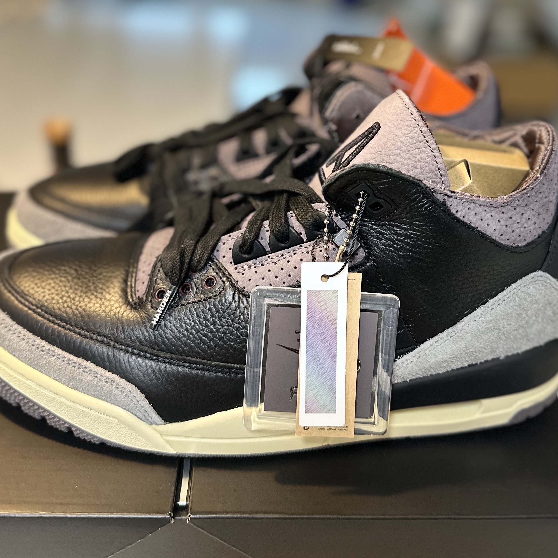 (W) Jordan 3 x A Ma Maniere Retro OG SP Black and Flat Pewter 착용 스타일 - 5