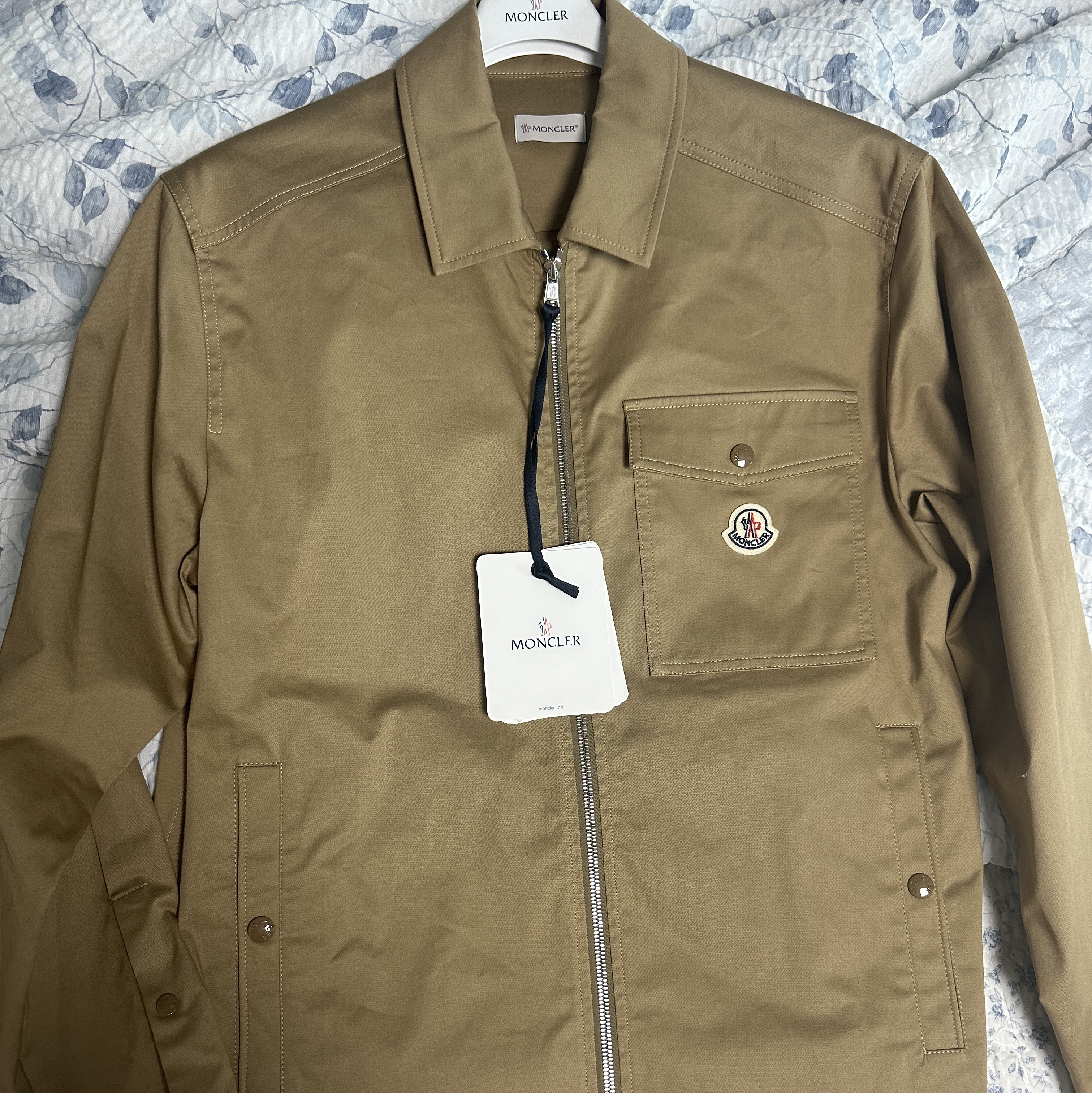 Moncler Gabardine Zip-Up Shirt Beige - 24SS 착용 스타일