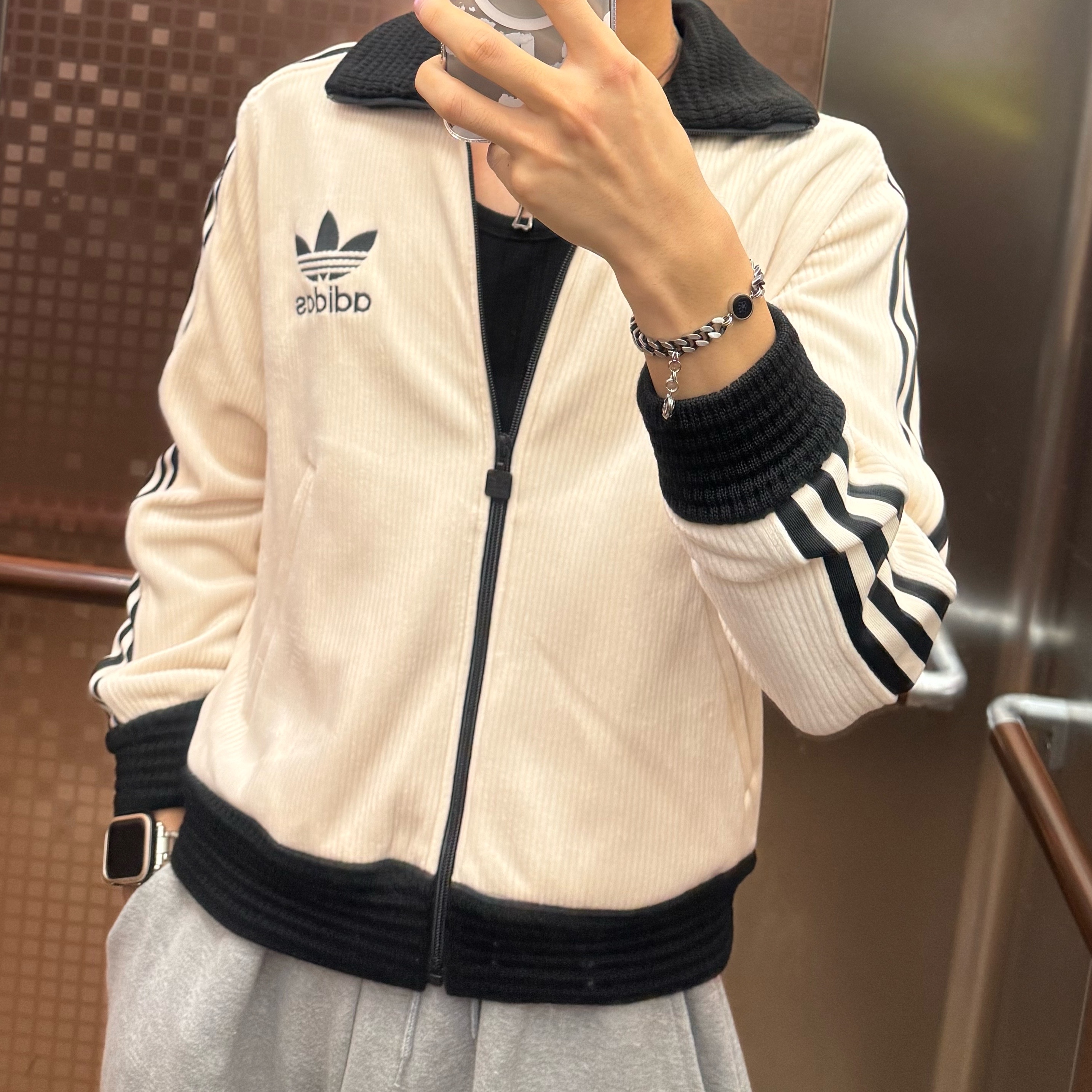 (W) Adidas Originals Premium Beckenbauer Luxe Track Jacket Wonder White - KR Sizing 착용 스타일 - 1