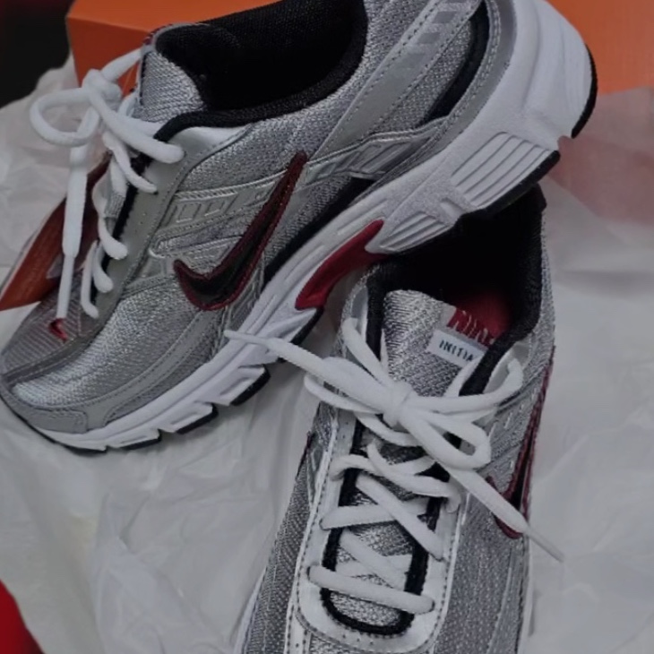 Nike Initiator Metallic Silver Black 착용 스타일