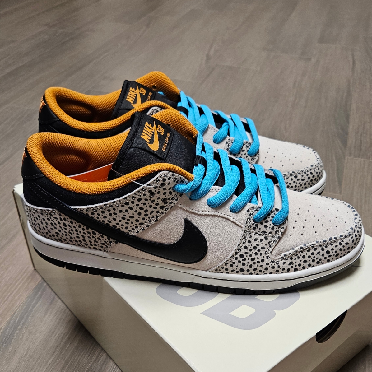 Nike SB Dunk Low Pro Electric Phantom and Black 착용 스타일 - 3