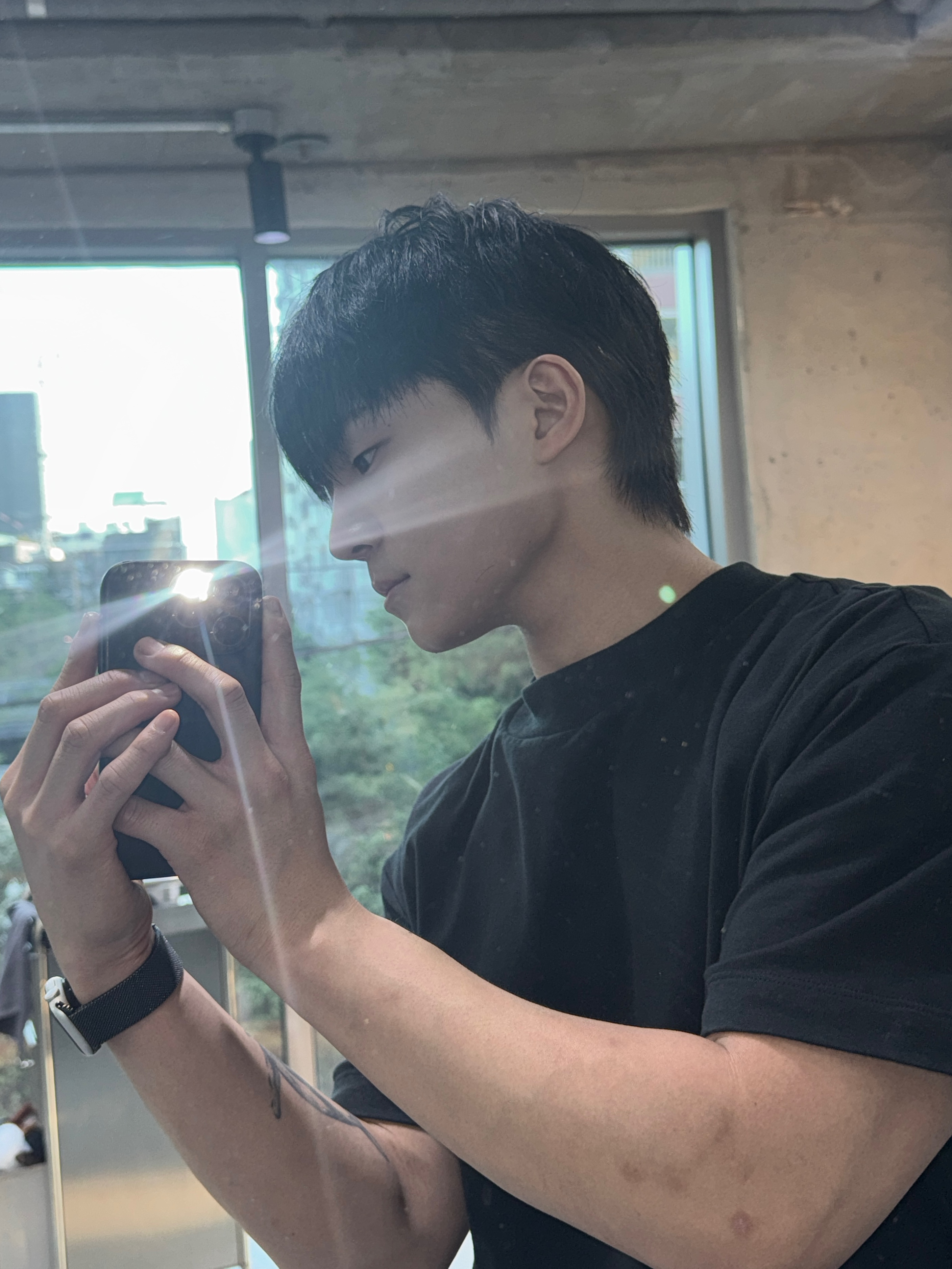 Essentials The Core Collection T-Shirt Stretch Limo, Balenciaga X-Pander Sneakers Black 착용 스타일 - 1