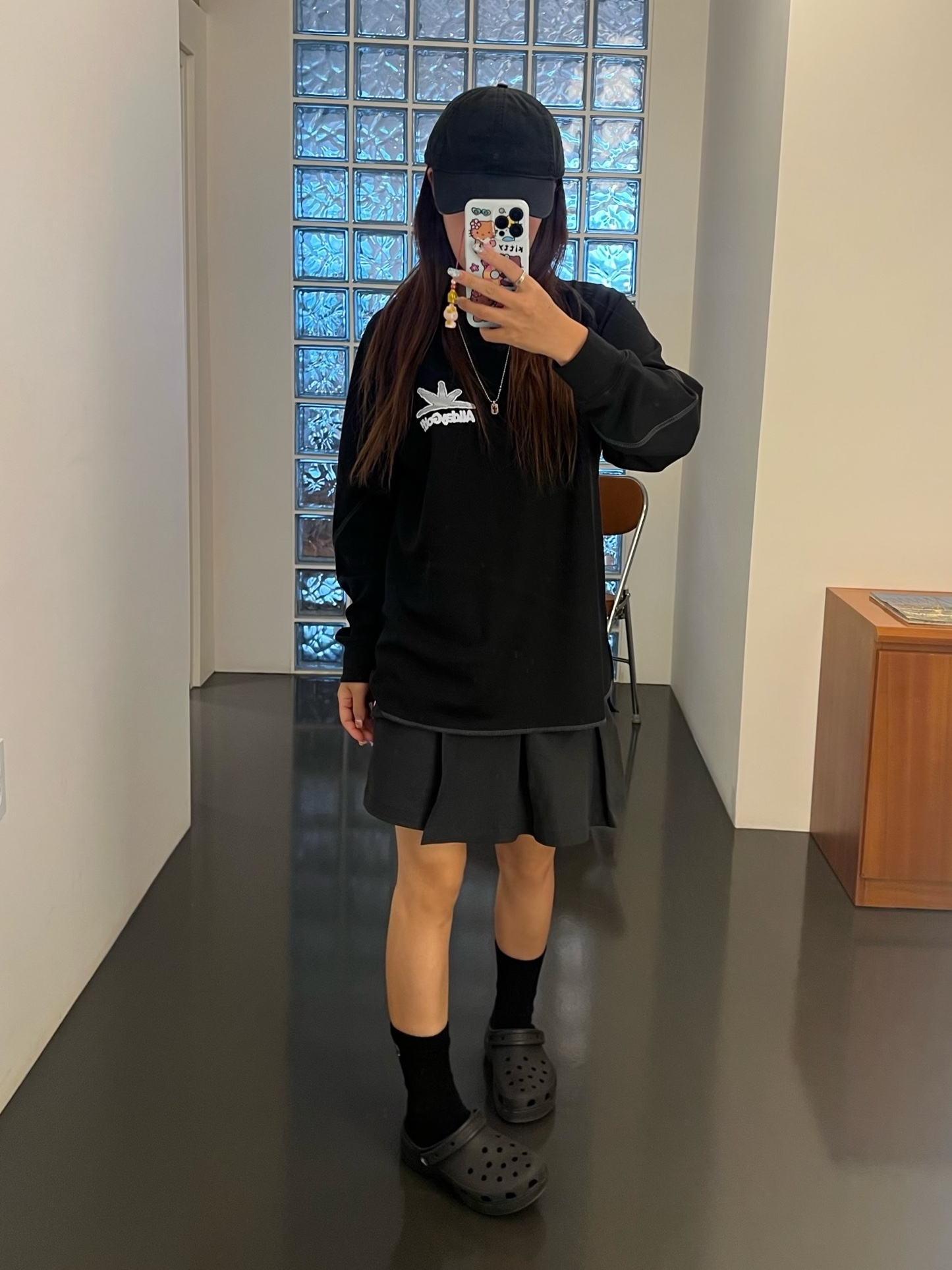 (W) Crocs Classic Platform Clog Black 착용 스타일
