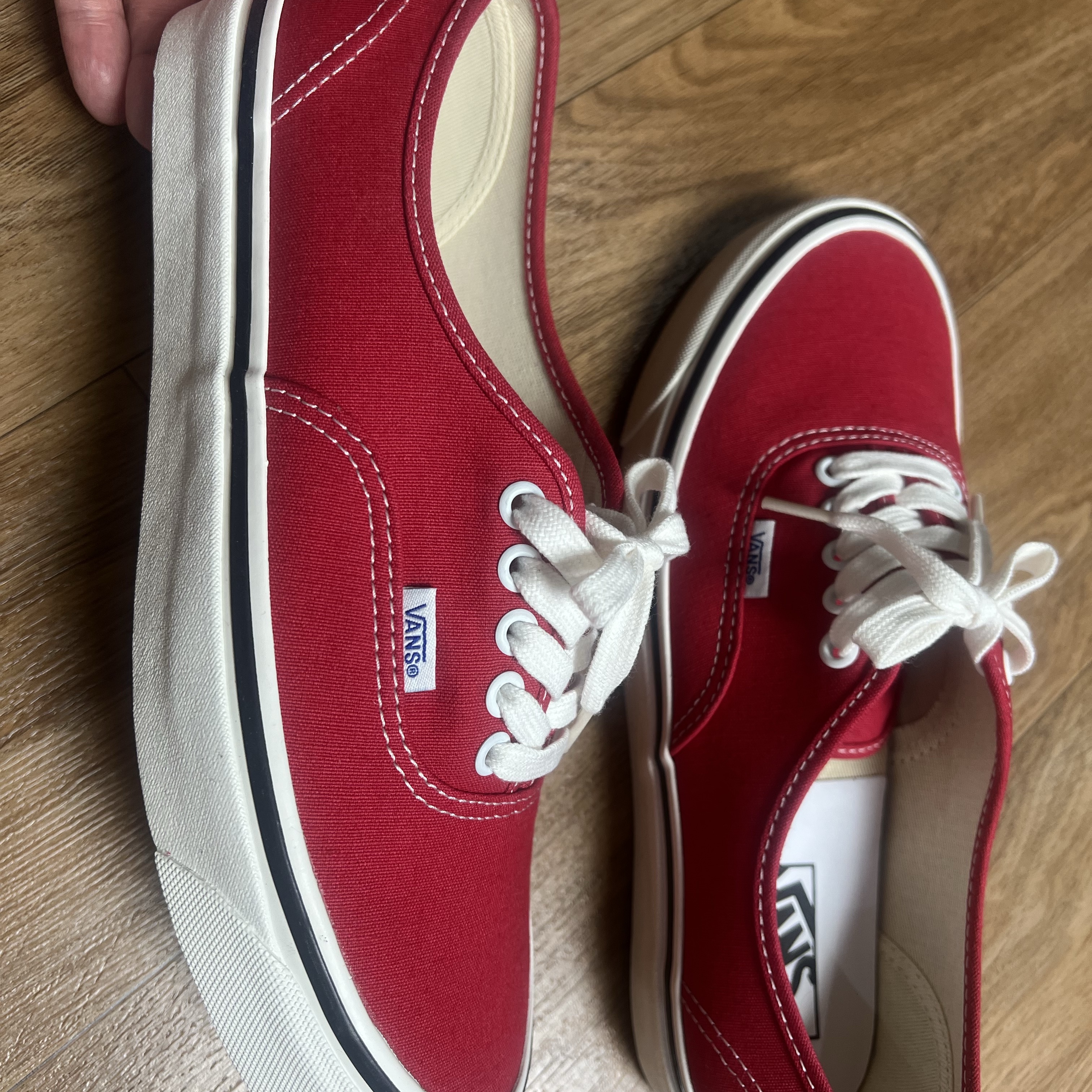 Vans Authentic 44 DX Anaheim Factory Racing Red 착용 스타일 - 3