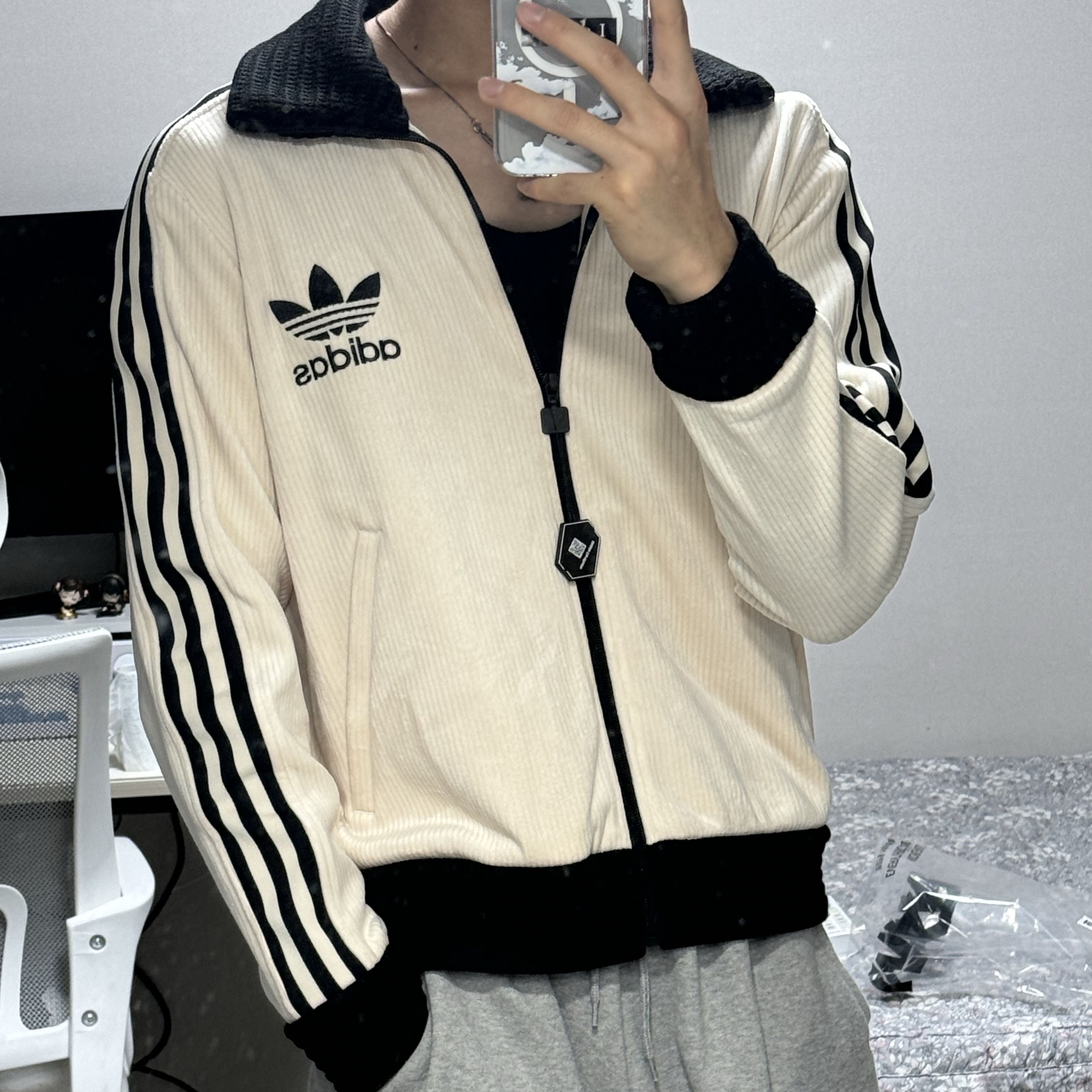 (W) Adidas Originals Premium Beckenbauer Luxe Track Jacket Wonder White - KR Sizing 착용 스타일 - 3