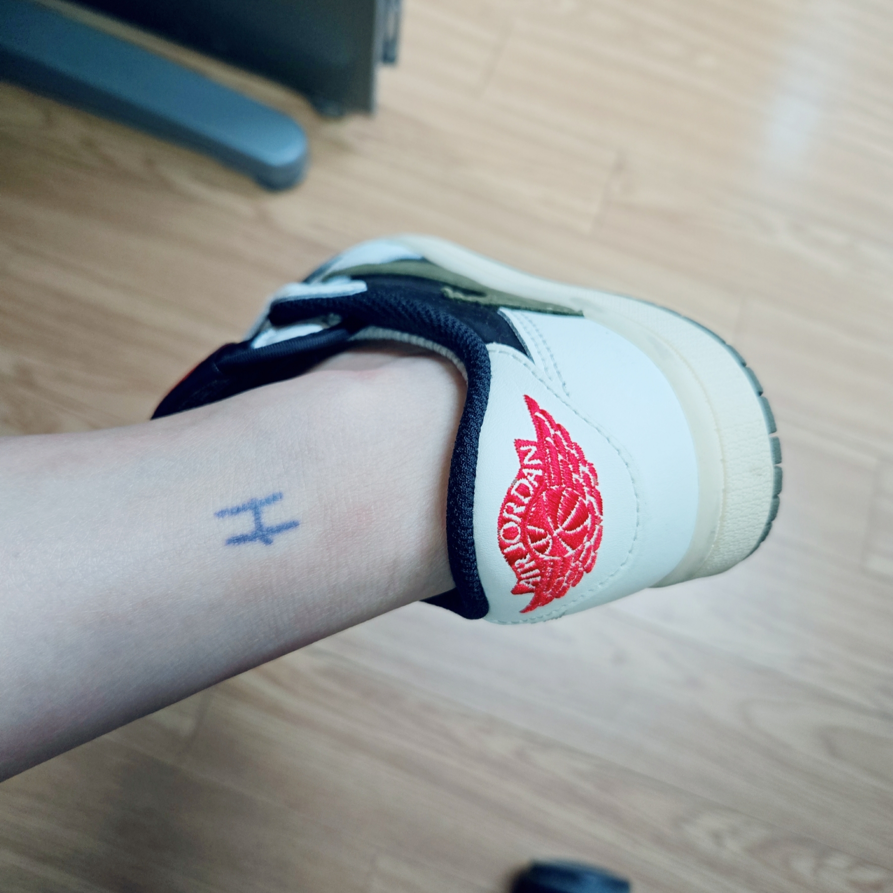 (PS) Jordan 1 x Travis Scott Retro Low OG SP Medium Olive 착용 스타일