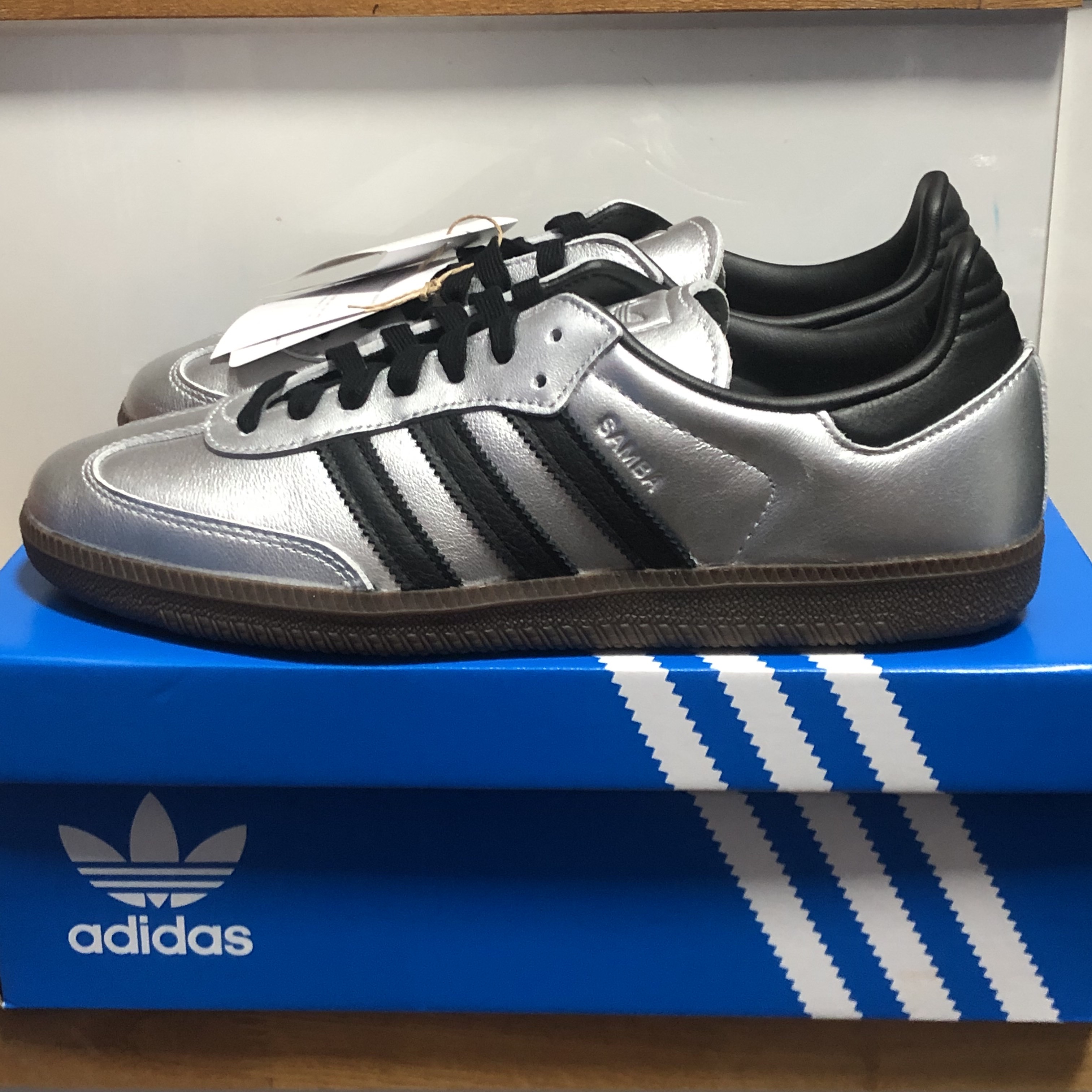 (W) Adidas Samba OG Silver Metalic Core Black Gum 착용 스타일