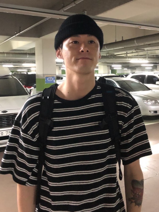 Fred Perry Stripe T-Shirt Uniform Green/Snow White/Light Ice, Maison Kitsune Tricolor Fox Patch Classic Marin T-Shirt Black 착용 스타일 - 3