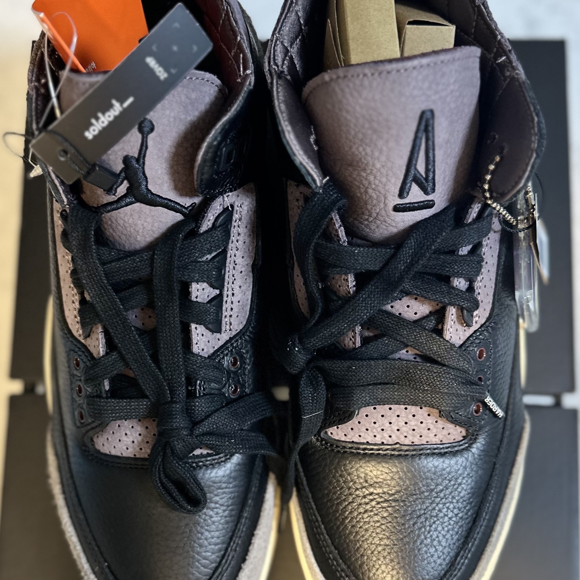 (W) Jordan 3 x A Ma Maniere Retro OG SP Black and Flat Pewter 착용 스타일 - 4