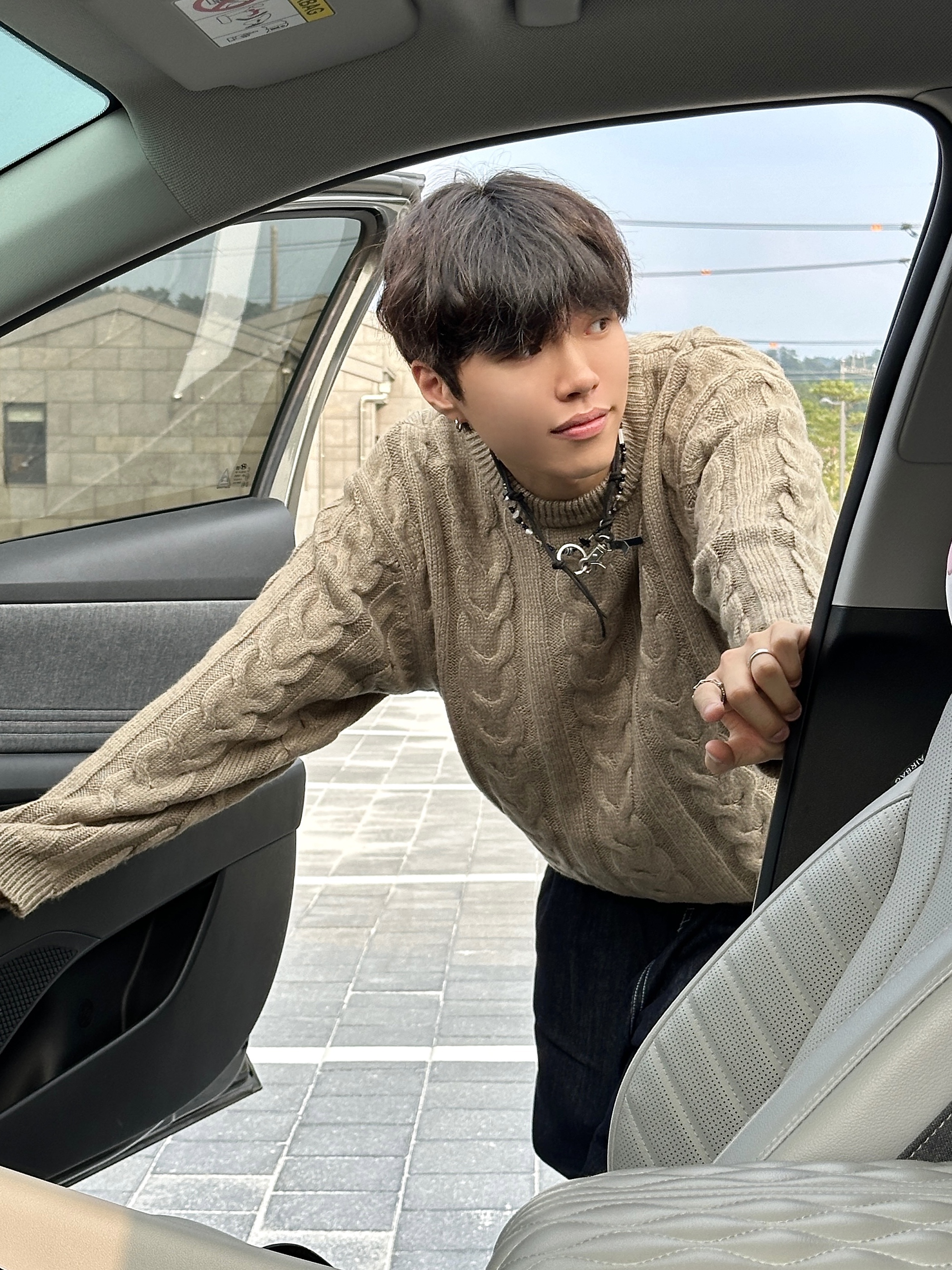 Balenciaga 3XL Sneakers Light Beige 착용 스타일 - 5