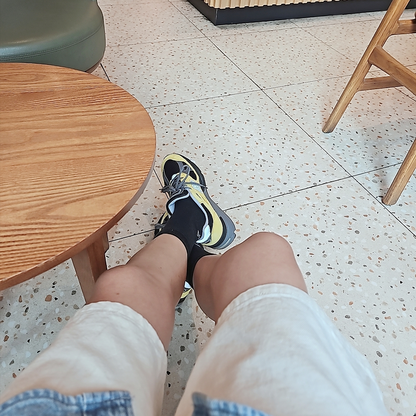 New Balance 991v2 Made in UK Yellow Black - Casestudy Exclusive, Supreme Loose Fit S/S Denim Painter Shirt Washed Blue - 24SS 착용 스타일 - 2