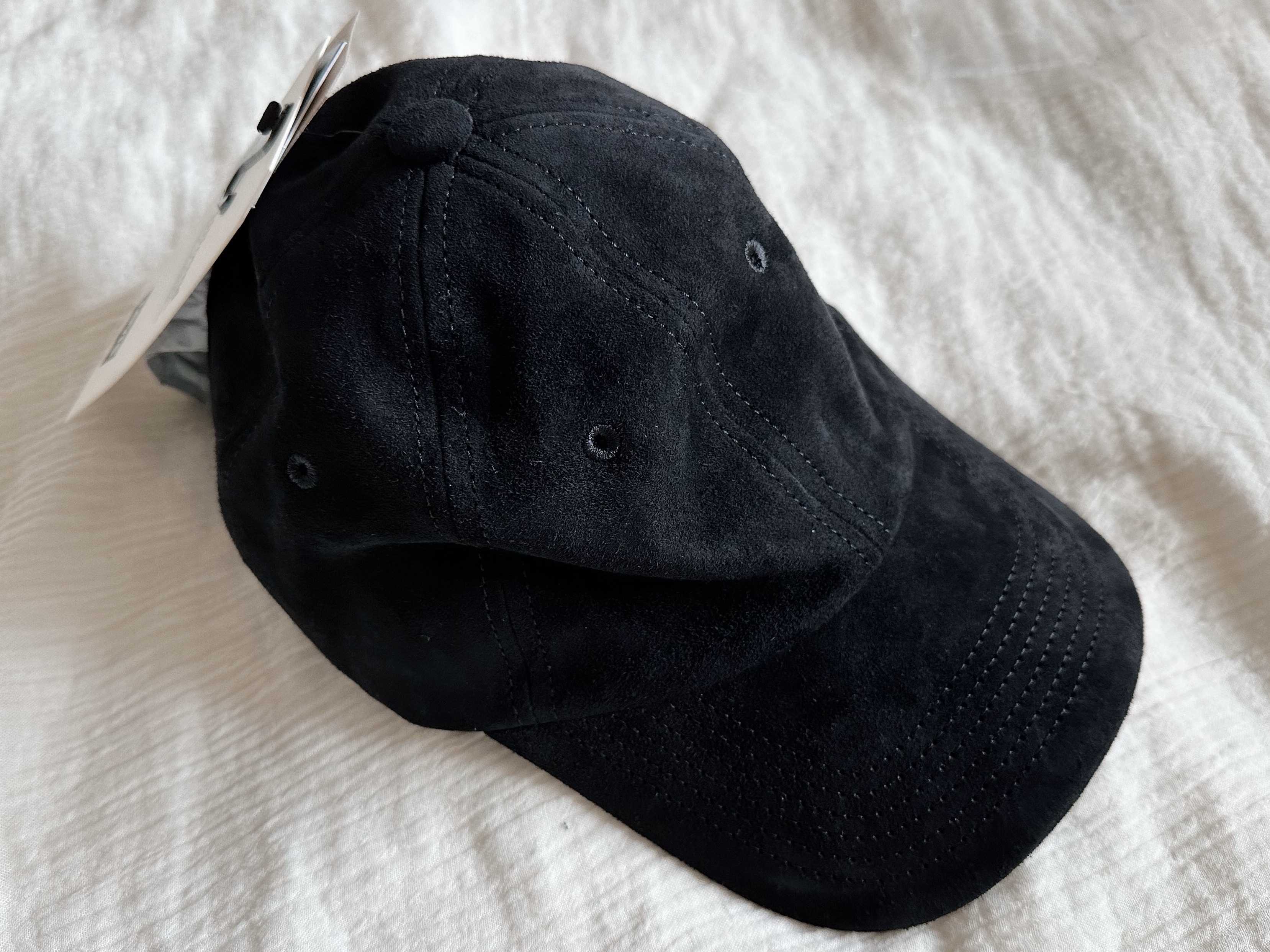 Levi's x JJJJound Suede Cap Black 착용 스타일 - 1