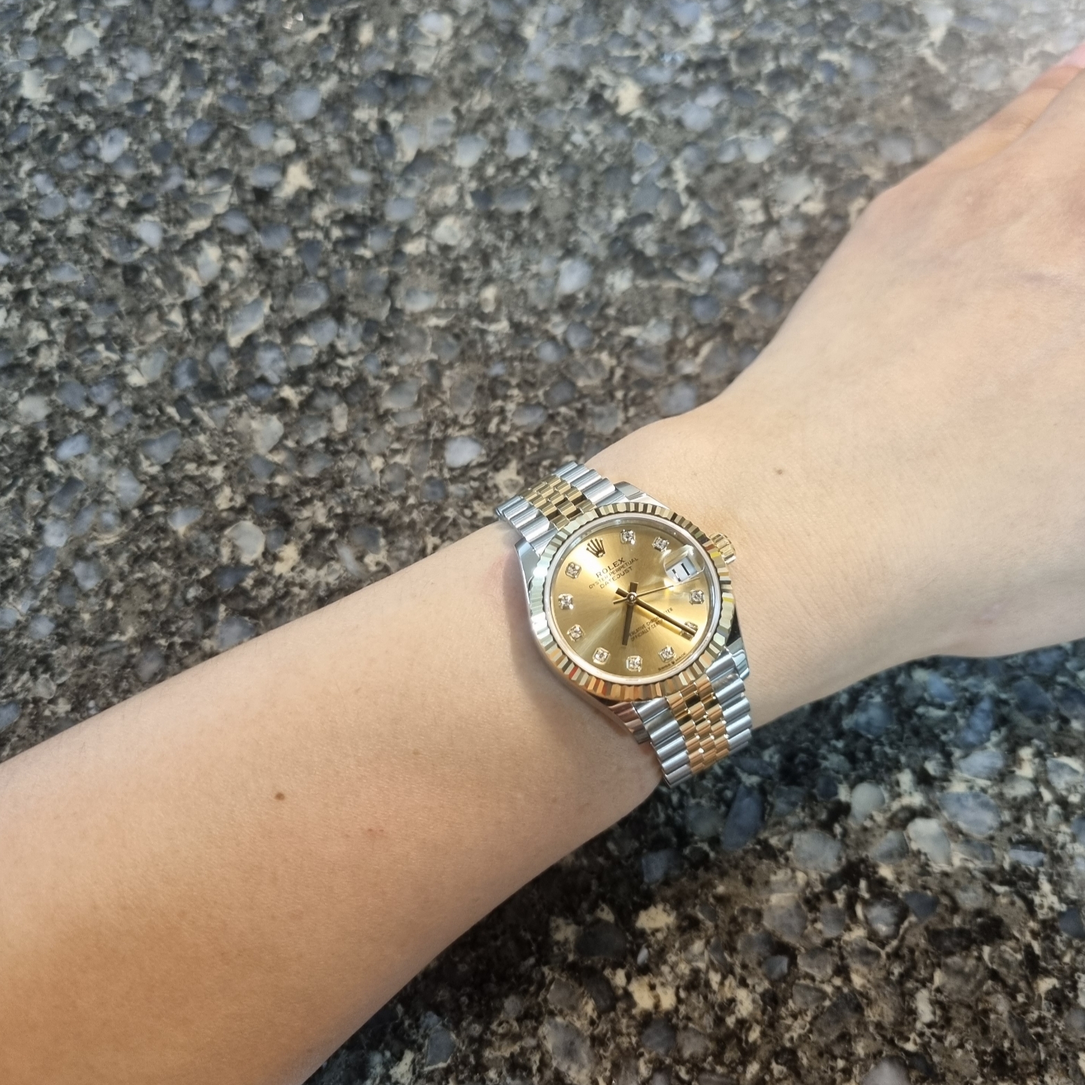 Rolex Datejust 31mm 278273 Champagne Diamond-Set Jubilee 착용 스타일