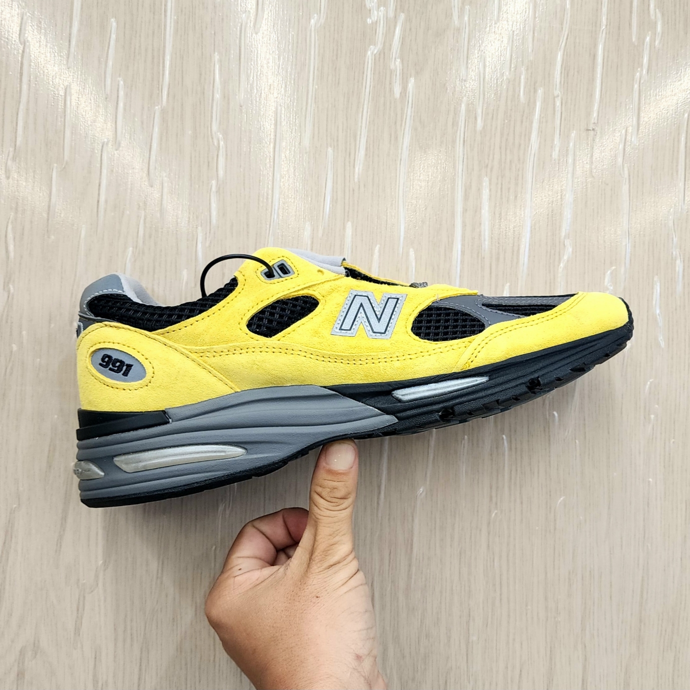 New Balance 991v2 Made in UK Yellow Black - Casestudy Exclusive 착용 스타일