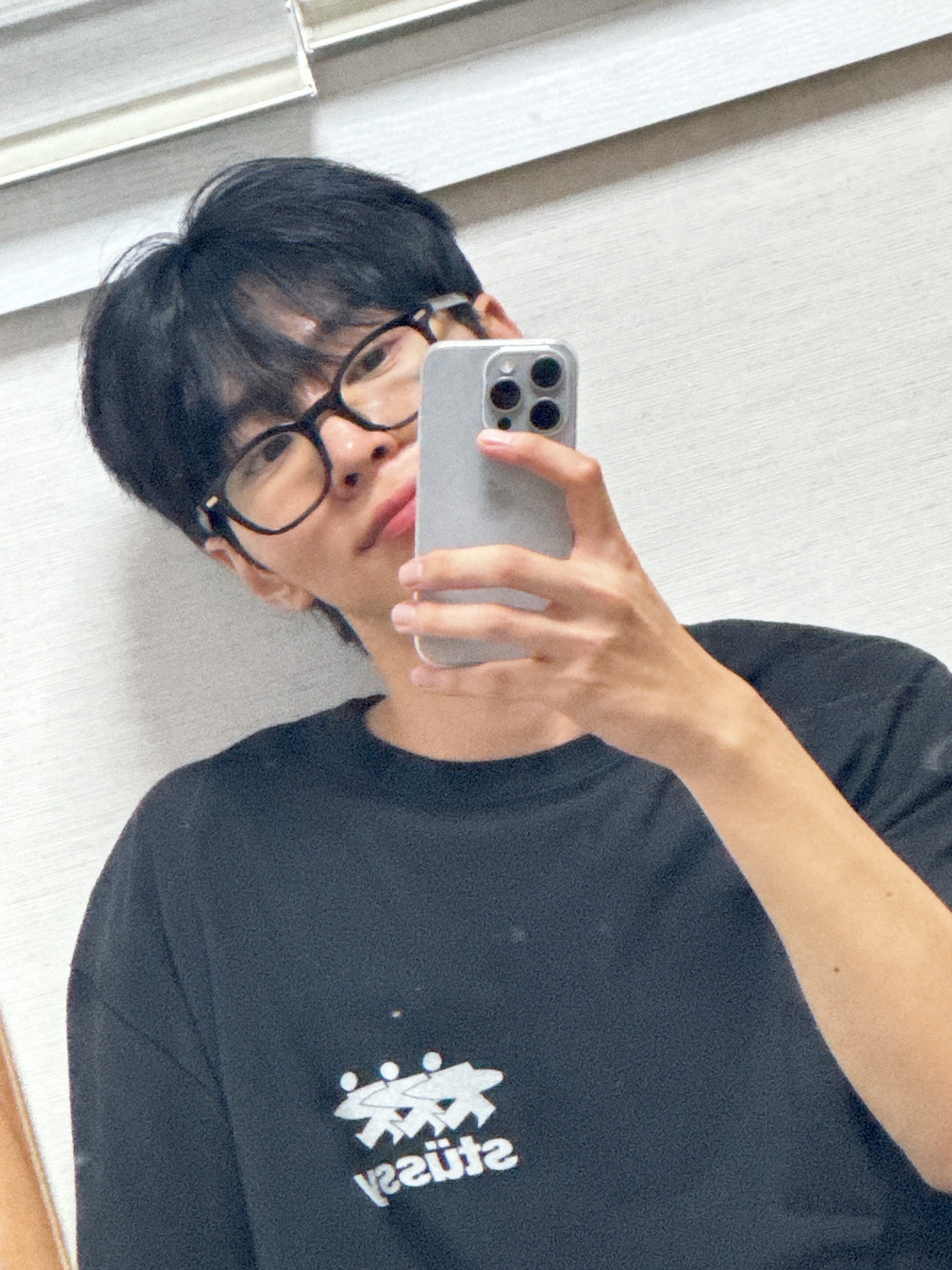 Stussy Surfwalk Pigment Dyed T-Shirt Black 착용 스타일