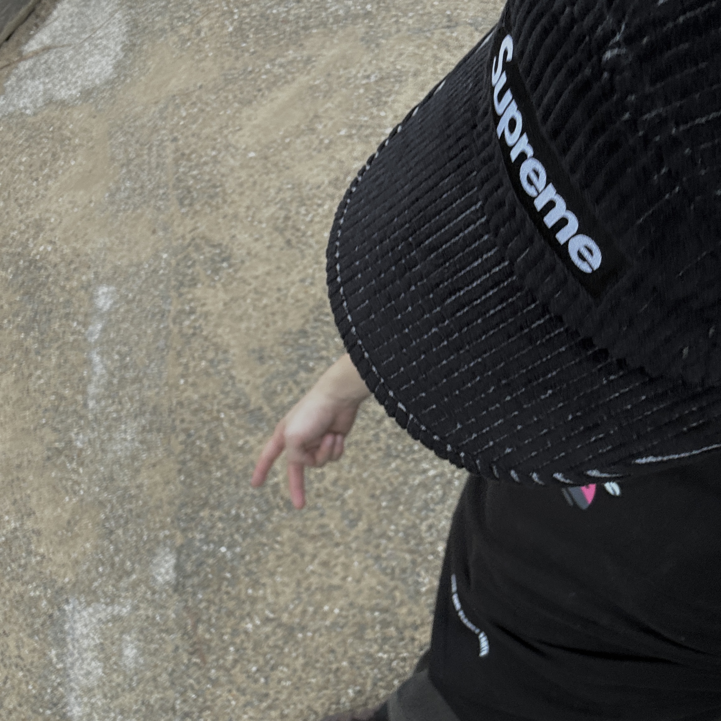 Supreme Corduroy Camp Cap Black - 22FW, AAPE Theme Long Tee Black 착용 스타일 - 4