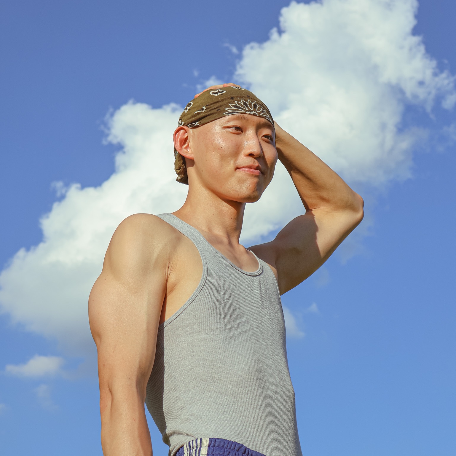 Supreme Hanes Tagless Tank Tops Heather Grey (3 Pack) 착용 스타일