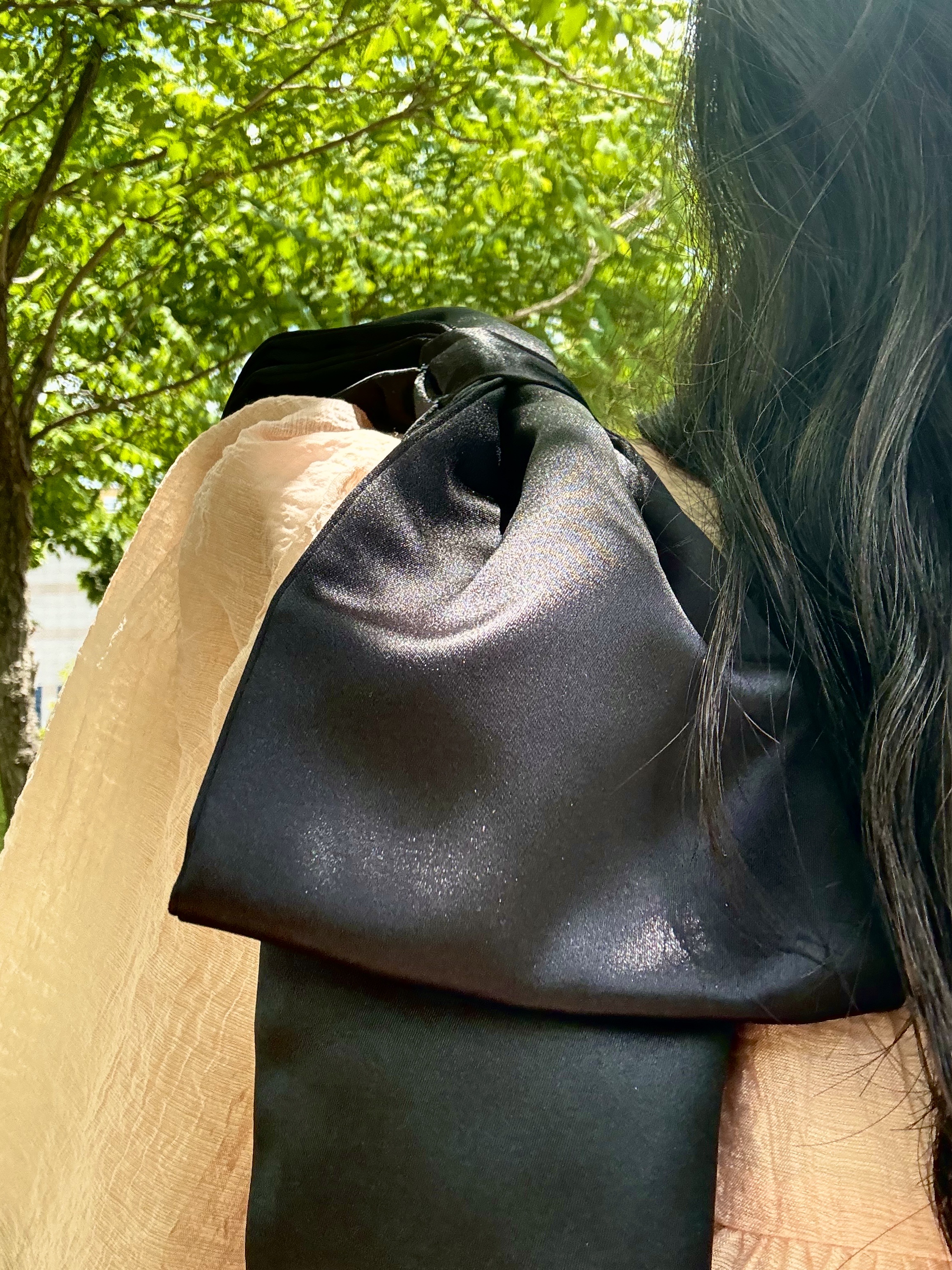 & Other Stories Large Satin Bow Bag Black, Nff Color Parts Ring Glitter White 착용 스타일 - 10