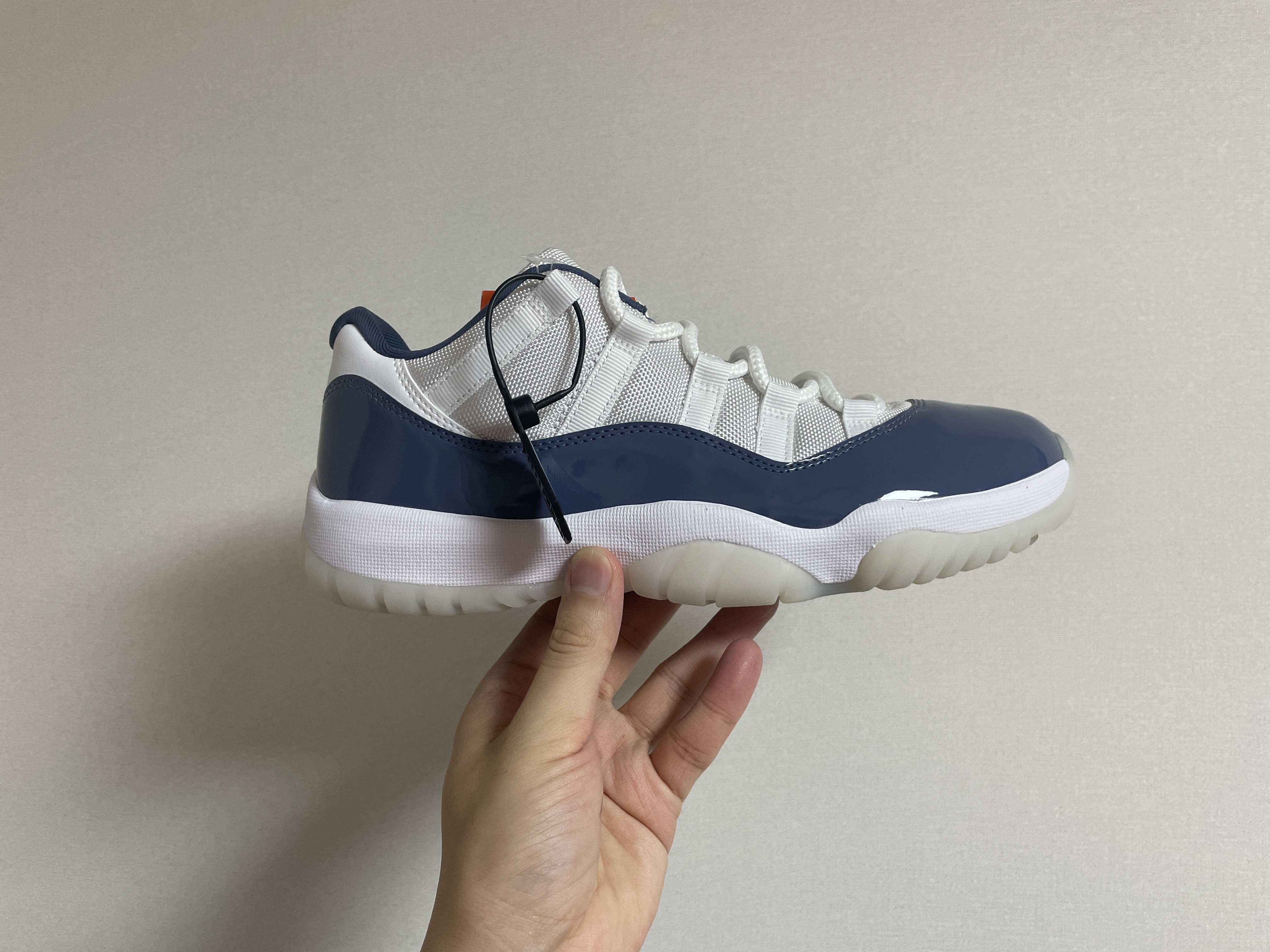 Jordan 11 Retro Low Diffused Blue 착용 스타일 - 2