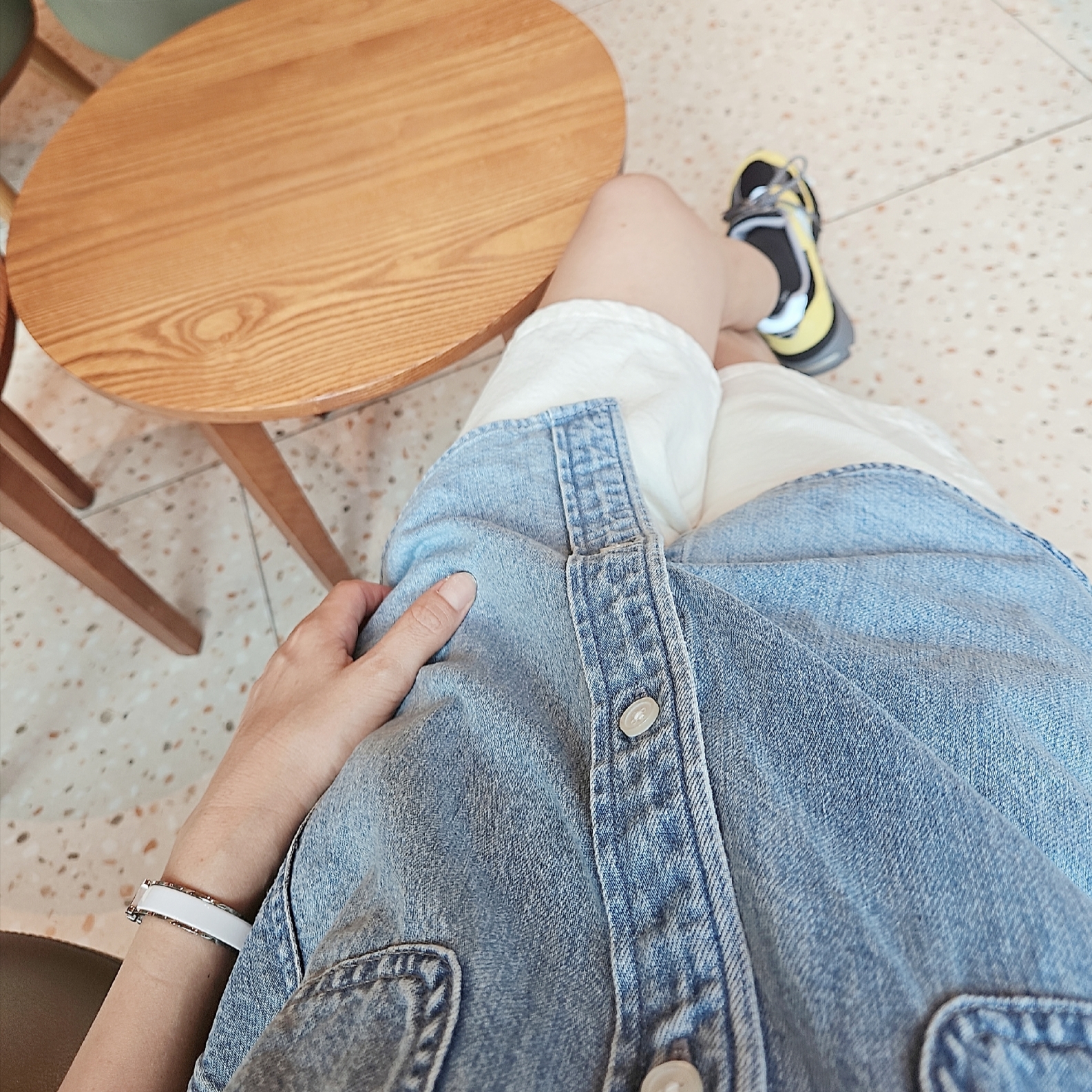New Balance 991v2 Made in UK Yellow Black - Casestudy Exclusive, Supreme Loose Fit S/S Denim Painter Shirt Washed Blue - 24SS 착용 스타일 - 1