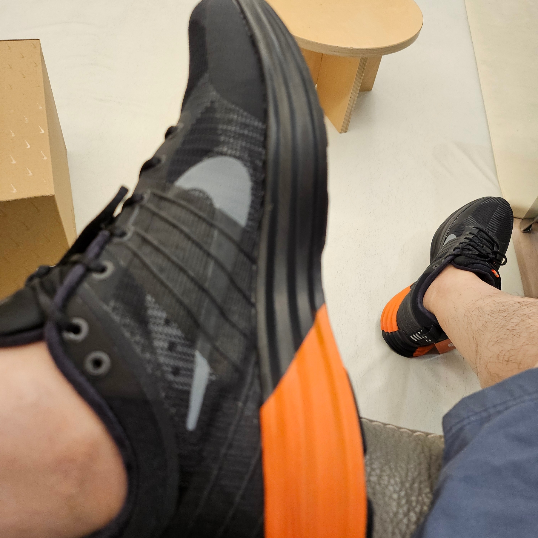 Nike Lunar Roam Black Safety Orange 착용 스타일