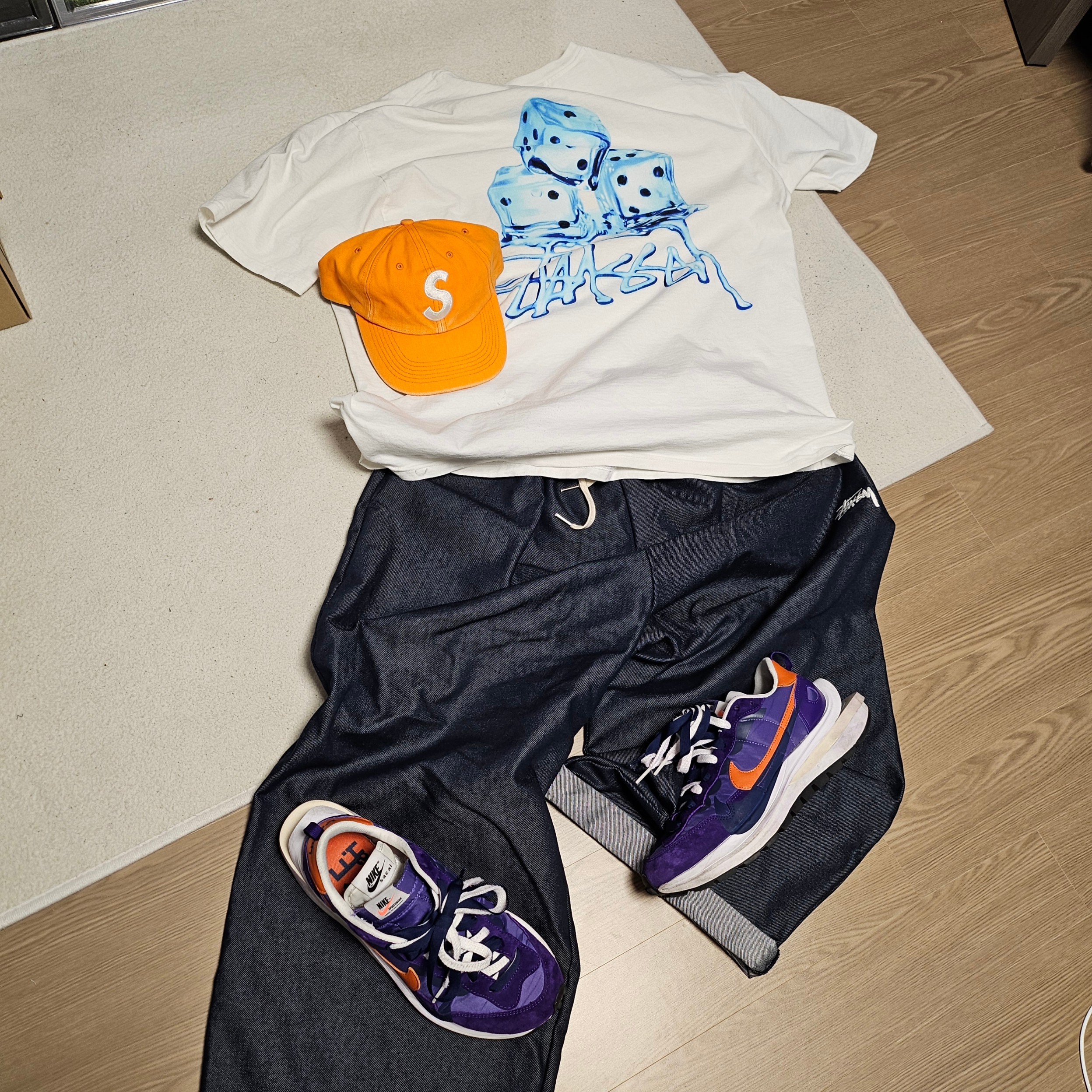 Supreme Pigment Canvas S Logo 6-Panel Orange - 23SS, Stussy Melted T-Shirt White 착용 스타일 - 1