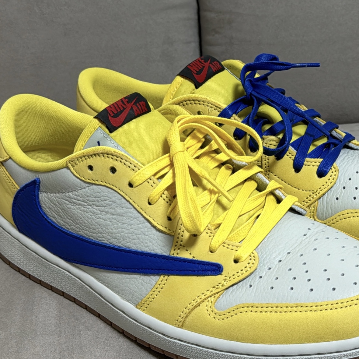 (W) Jordan 1 x Travis Scott Retro Low OG SP Canary 착용 스타일