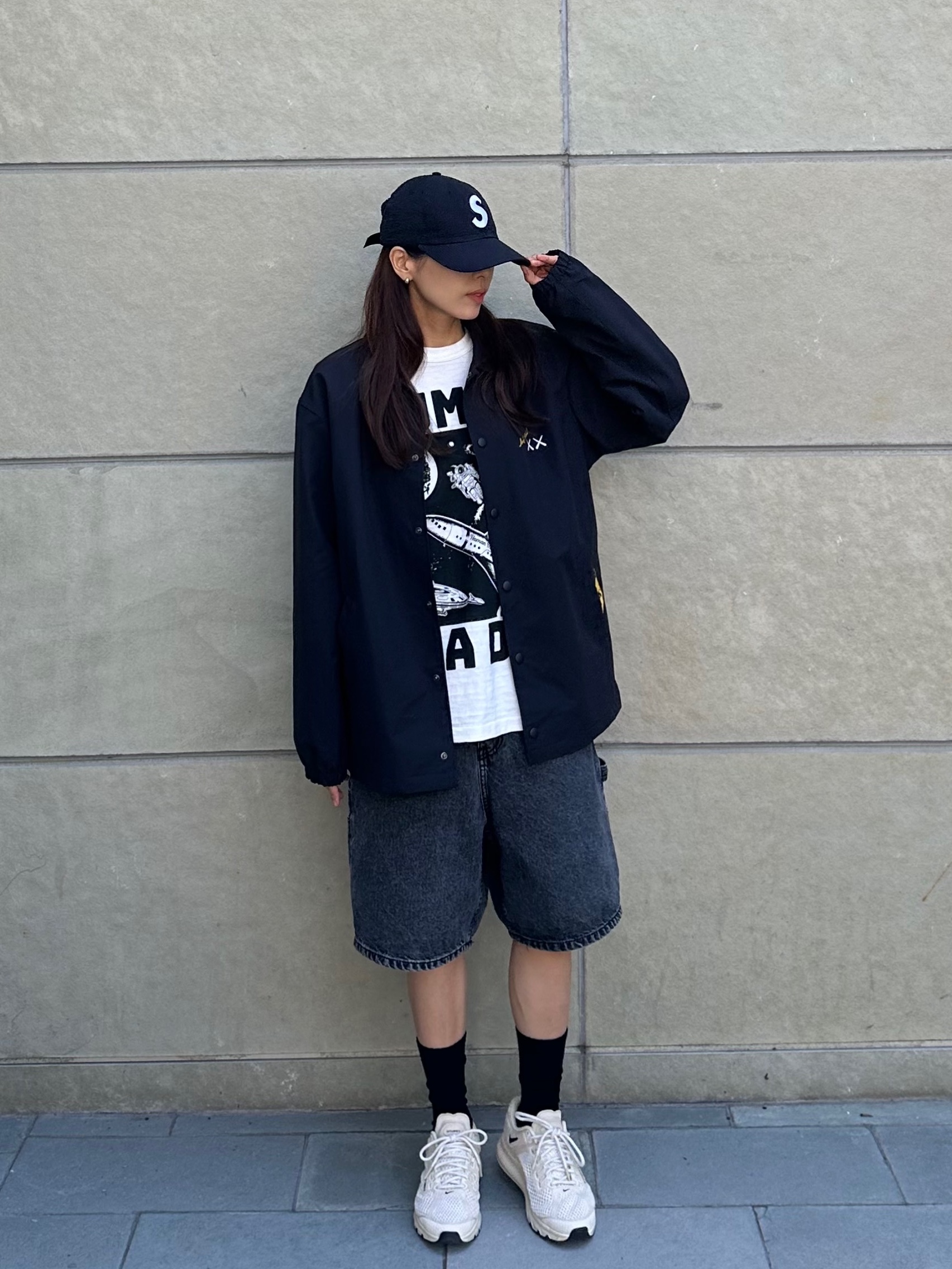 Supreme Seersucker S Logo 6-Panel Black - 24SS, Uniqlo UT x Kaws x Warhol Coach Jacket Black 착용 스타일 - 2