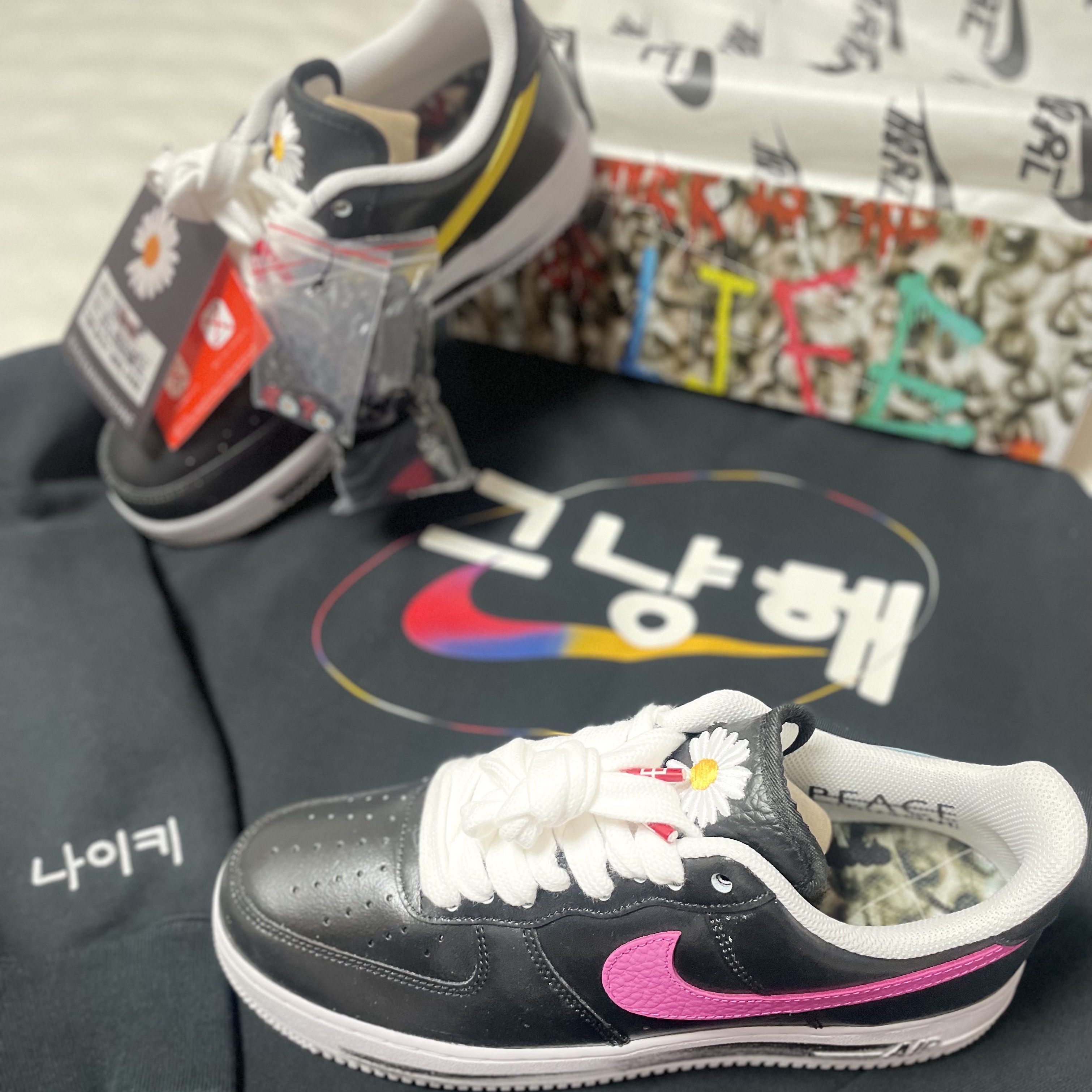 Nike x Peaceminusone Air Force 1 Low Para-Noise 3.0 Black and Multicolor 착용 스타일