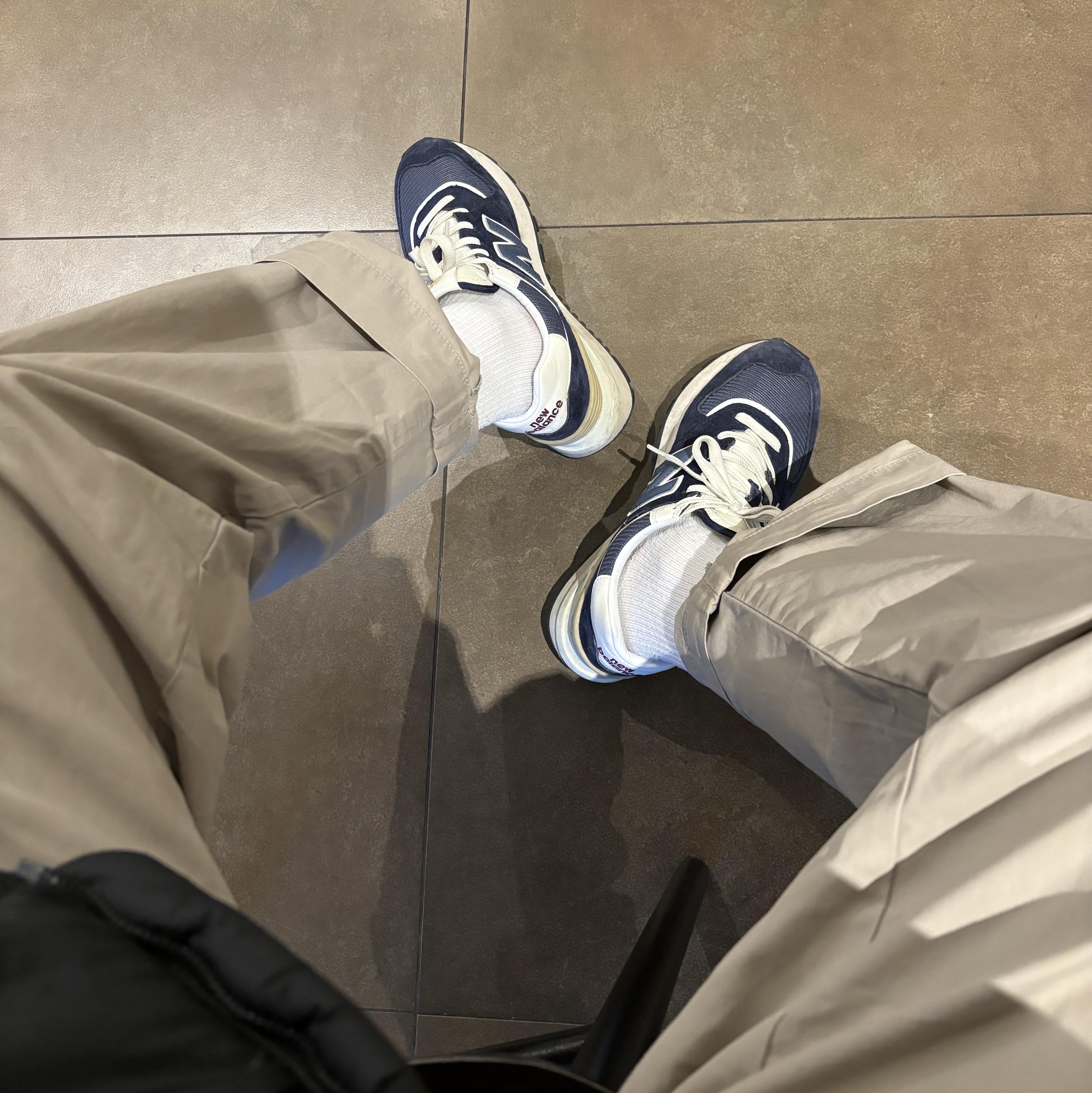 New Balance 574 Legacy Navy 착용 스타일