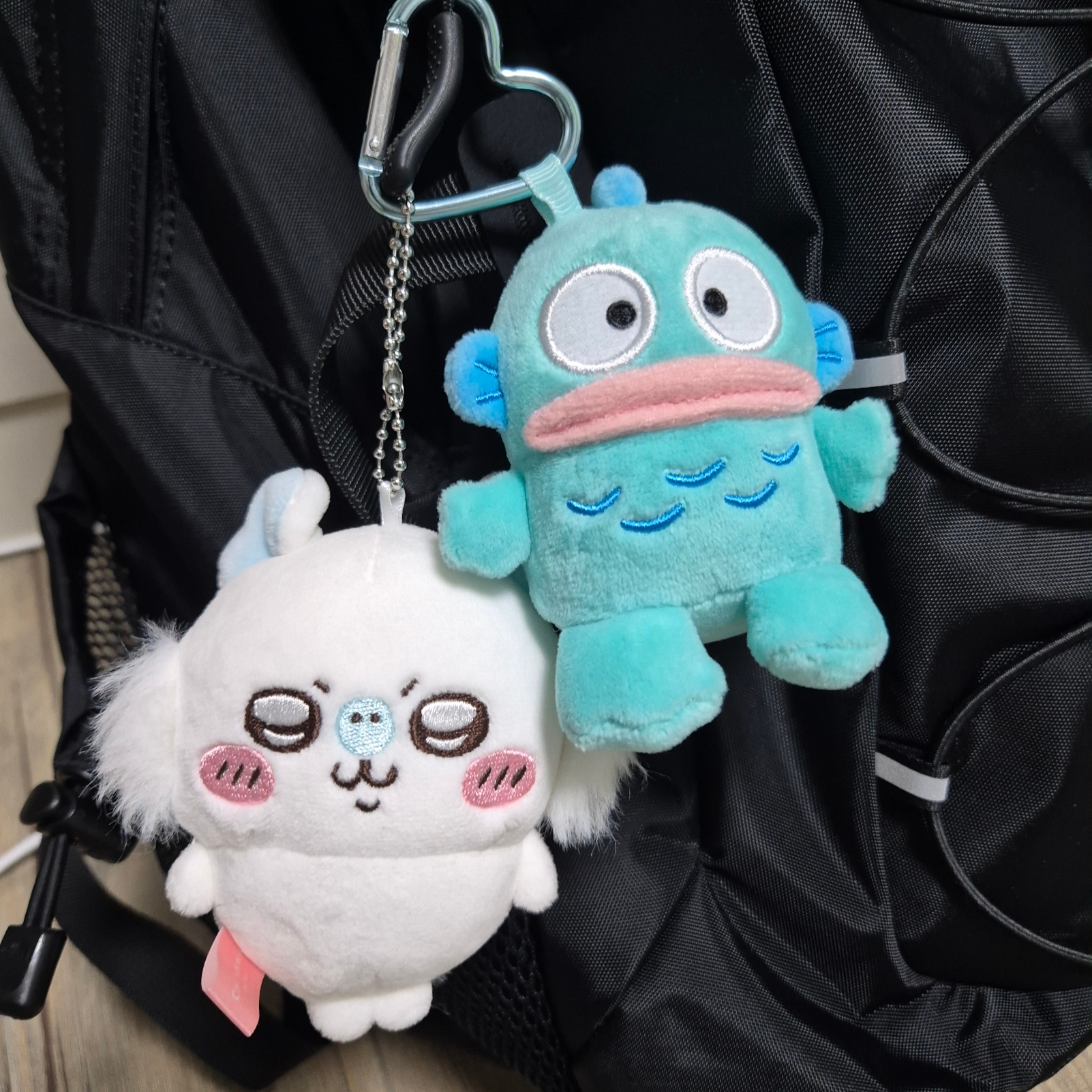 Sanrio Hangyodon Mini Mascot Holder 착용 스타일